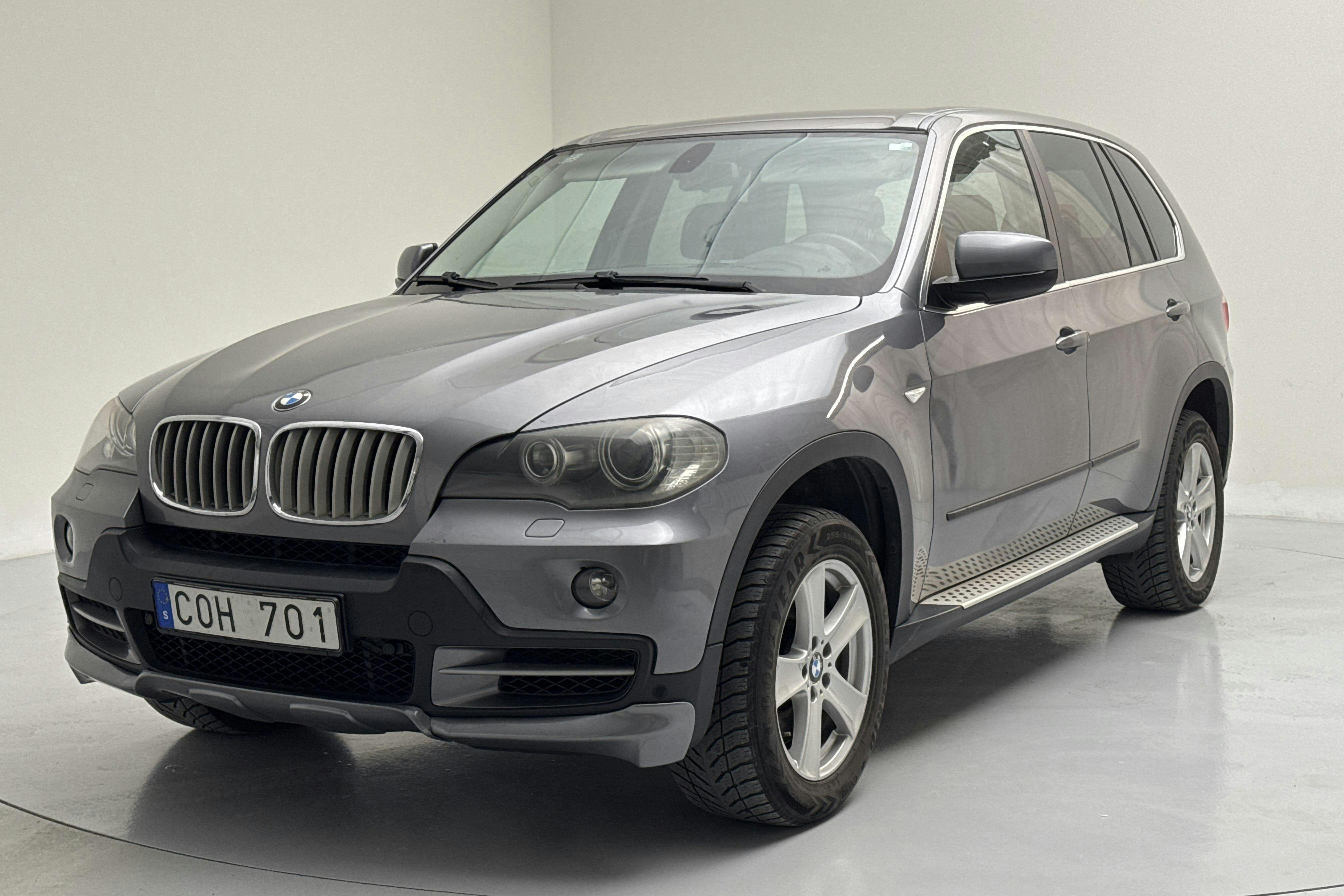 Presentationsfoto 1 av 14: BMW X5 4.8iA V8, E70 (355hk) - 18 823 mil - Automat - Dark Grey - 2008