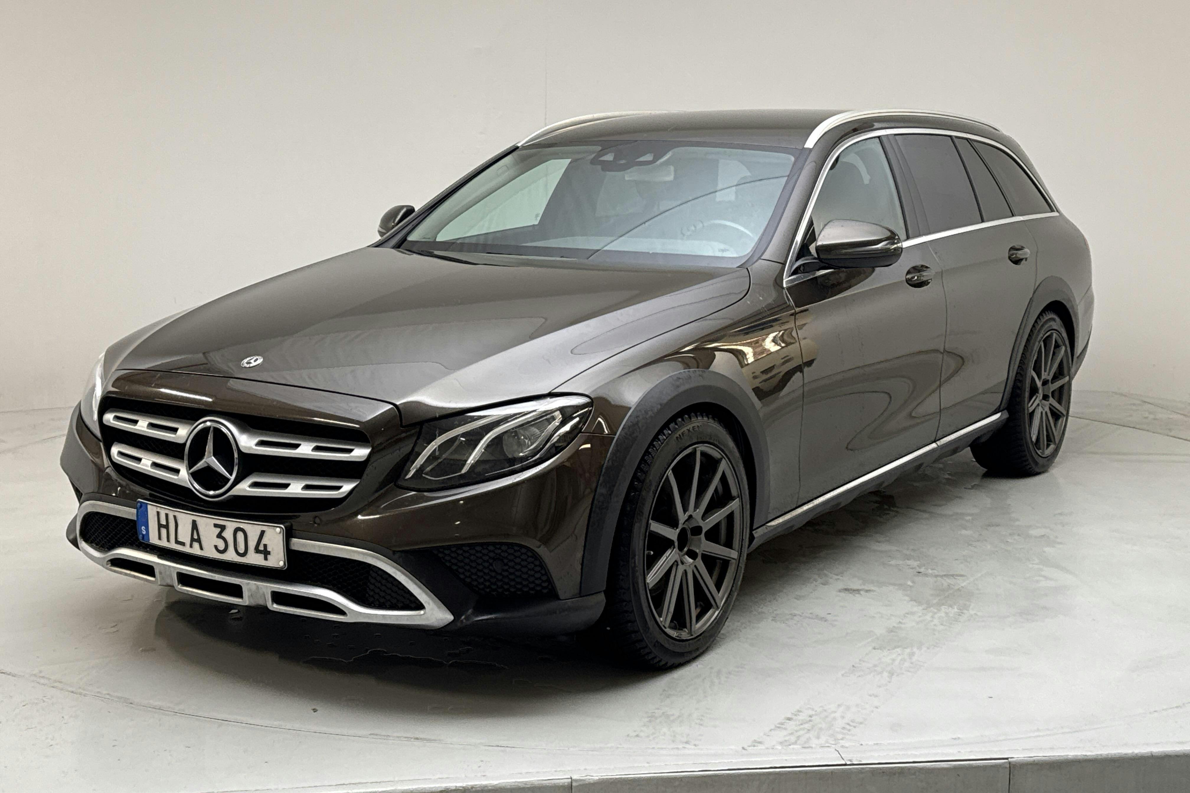 Presentation photo 1 of 15: Mercedes E 220 d 4MATIC Kombi All-Terrain S213 (194hk) - 212 250 km - Automatic - Dark Brown - 2017