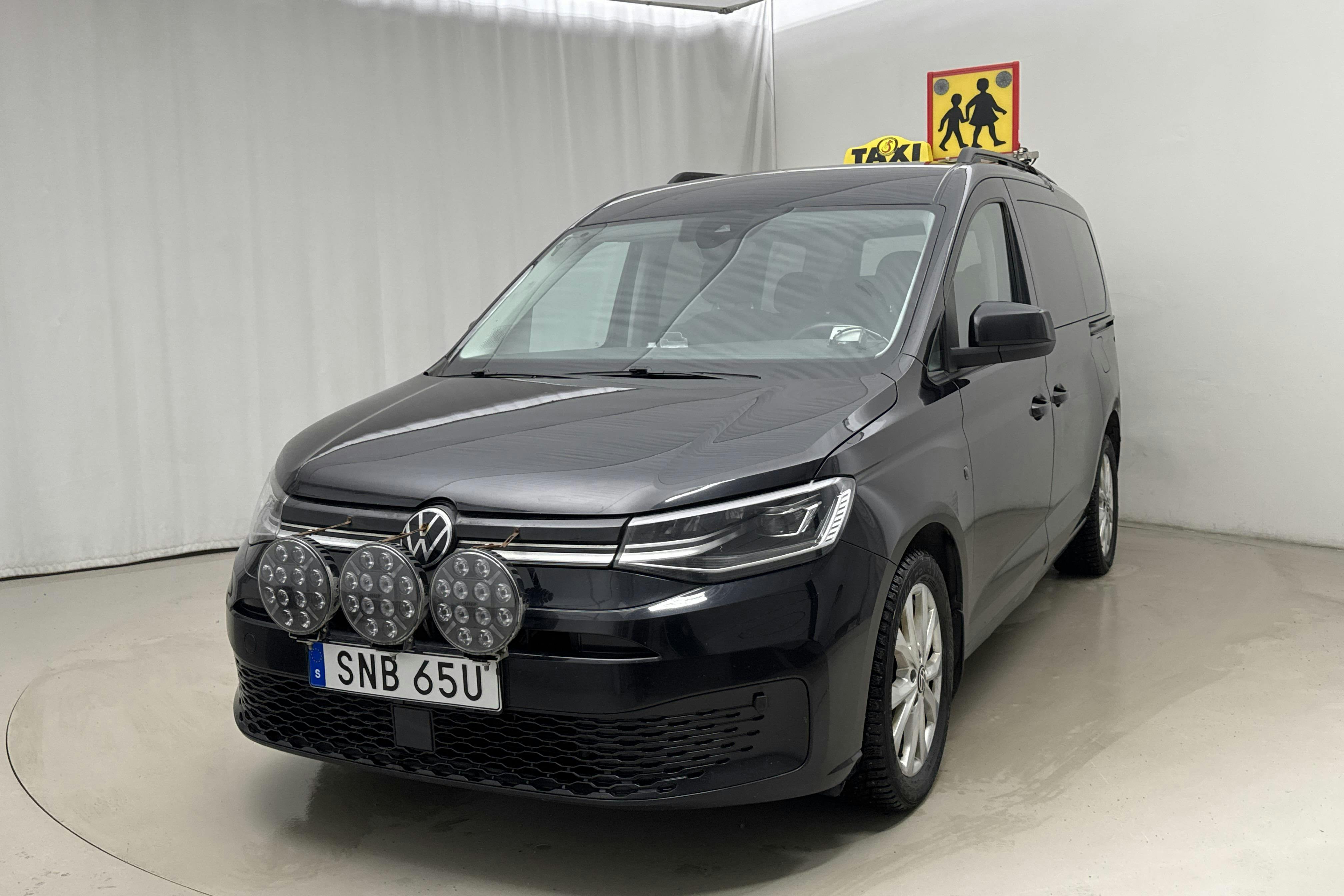 Presentation photo 1 of 18: VW Caddy Maxi 2.0 TDI (122hk) - 248 920 km - Automatic - black - 2022