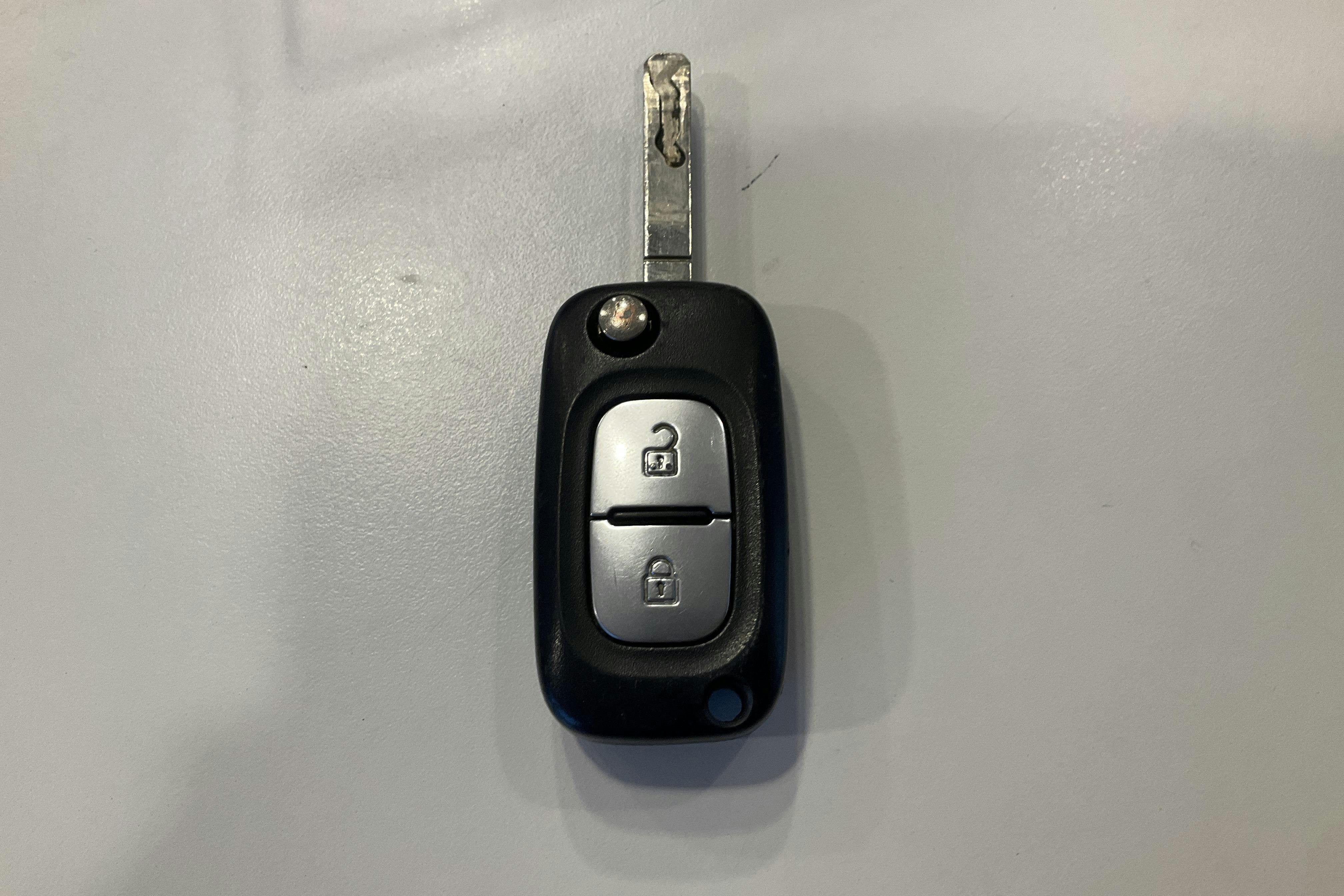 Presentationsfoto 17 av 17: Renault Master 2.3 dCi RWD (165hk) - 36 850 mil - Manuell - vit - 2021