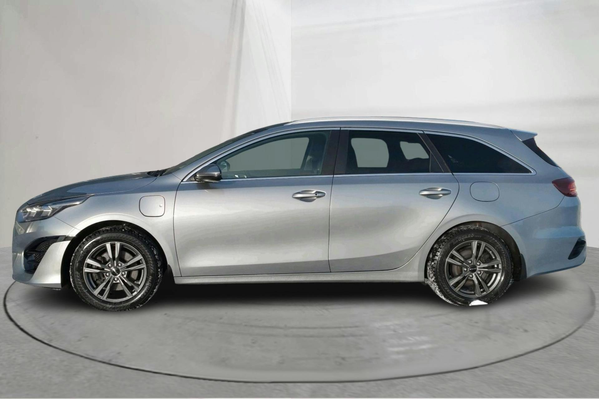 Presentation photo 2 of 17: KIA Ceed 1.6 Plug-in Hybrid SW (141hk) - 105 890 km - Automatic - gray - 2023