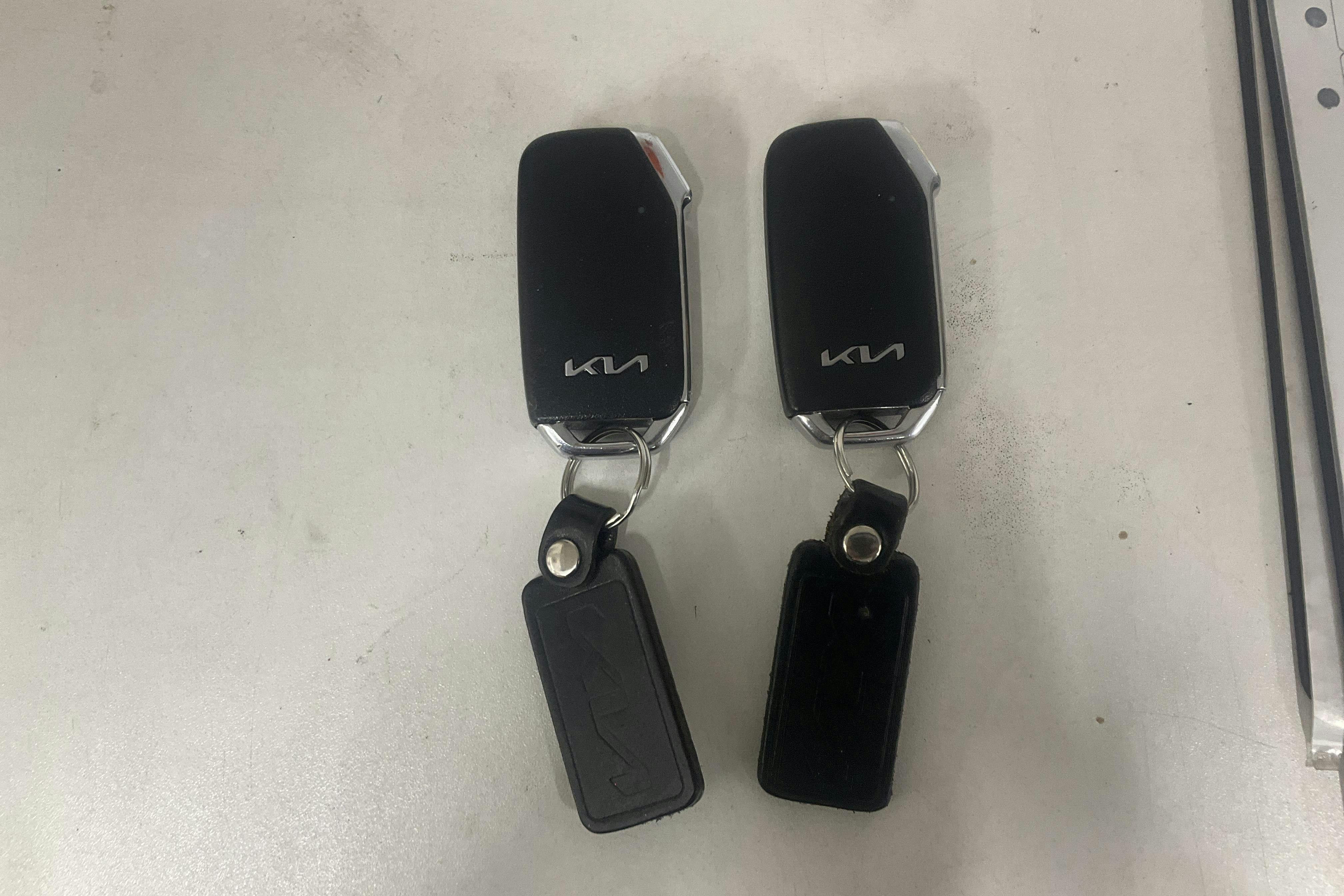 Presentation photo 17 of 17: KIA Ceed 1.6 Plug-in Hybrid SW (141hk) - 105 890 km - Automatic - gray - 2023