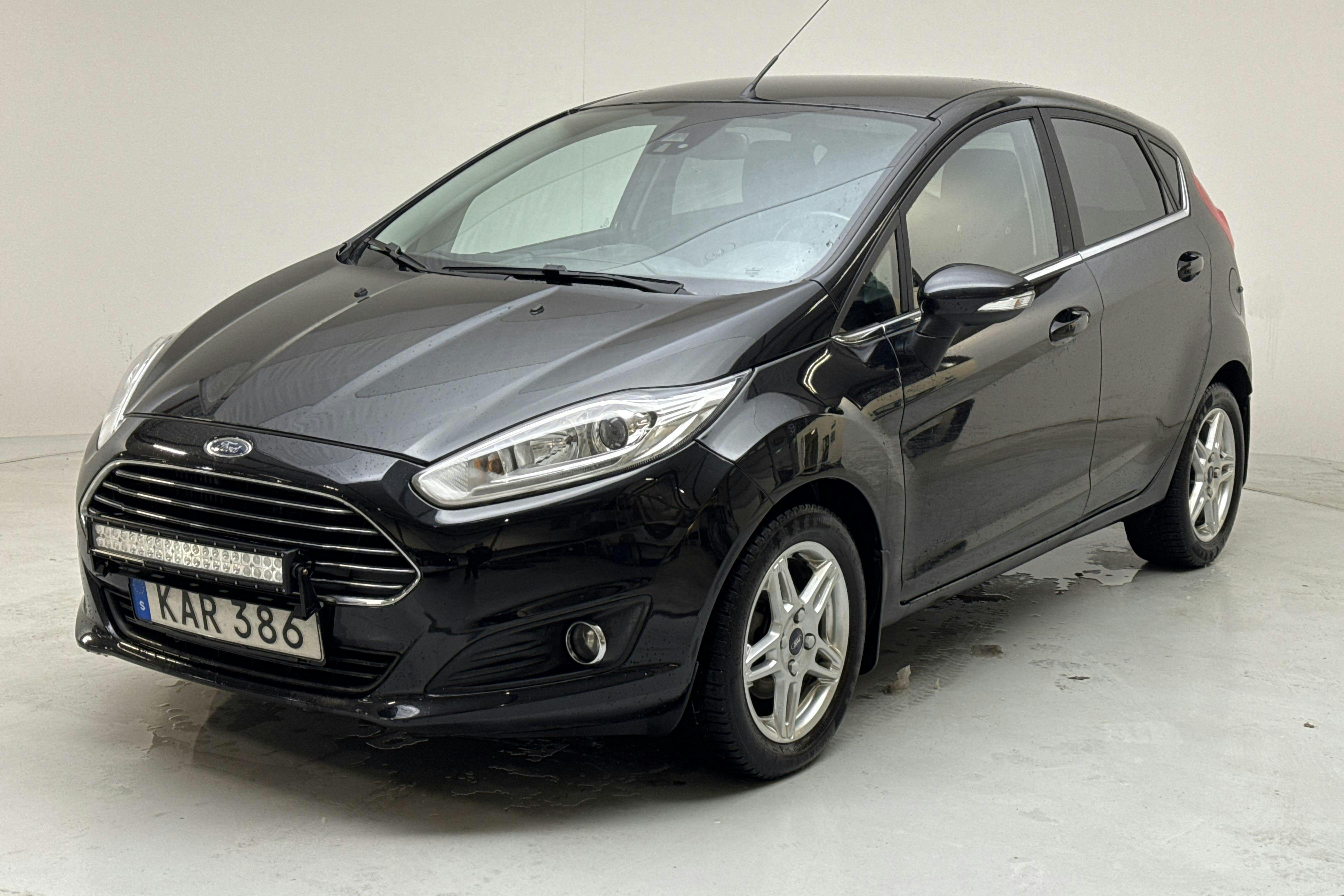 Presentation photo 1 of 12: Ford Fiesta 1.0T EcoBoost 5dr (100hk) - 92 680 km - Automatic - black - 2016