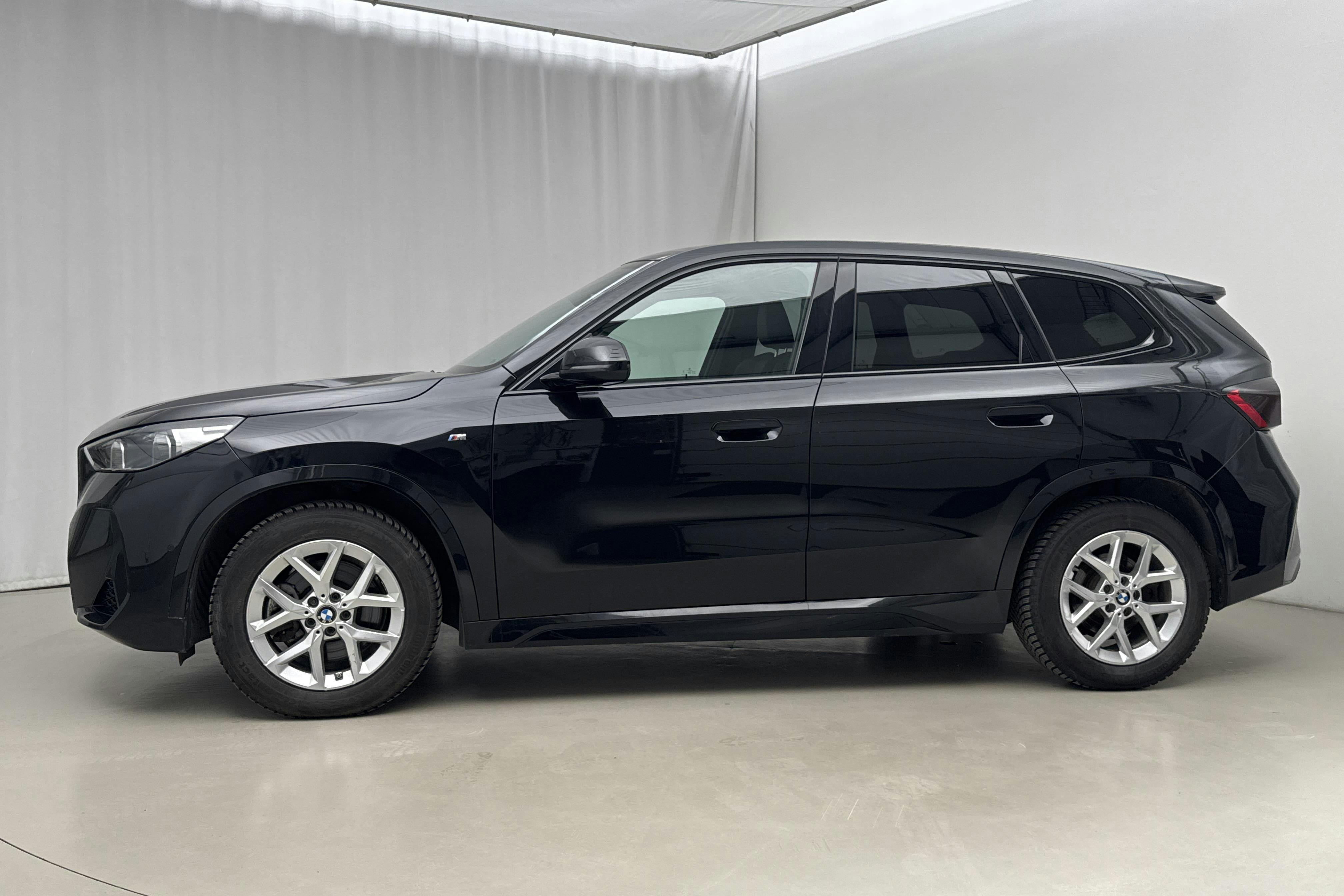 Presentation photo 2 of 24: BMW iX1 xDrive30, U11 (313hk) - 82 640 km - Automatic - black - 2023