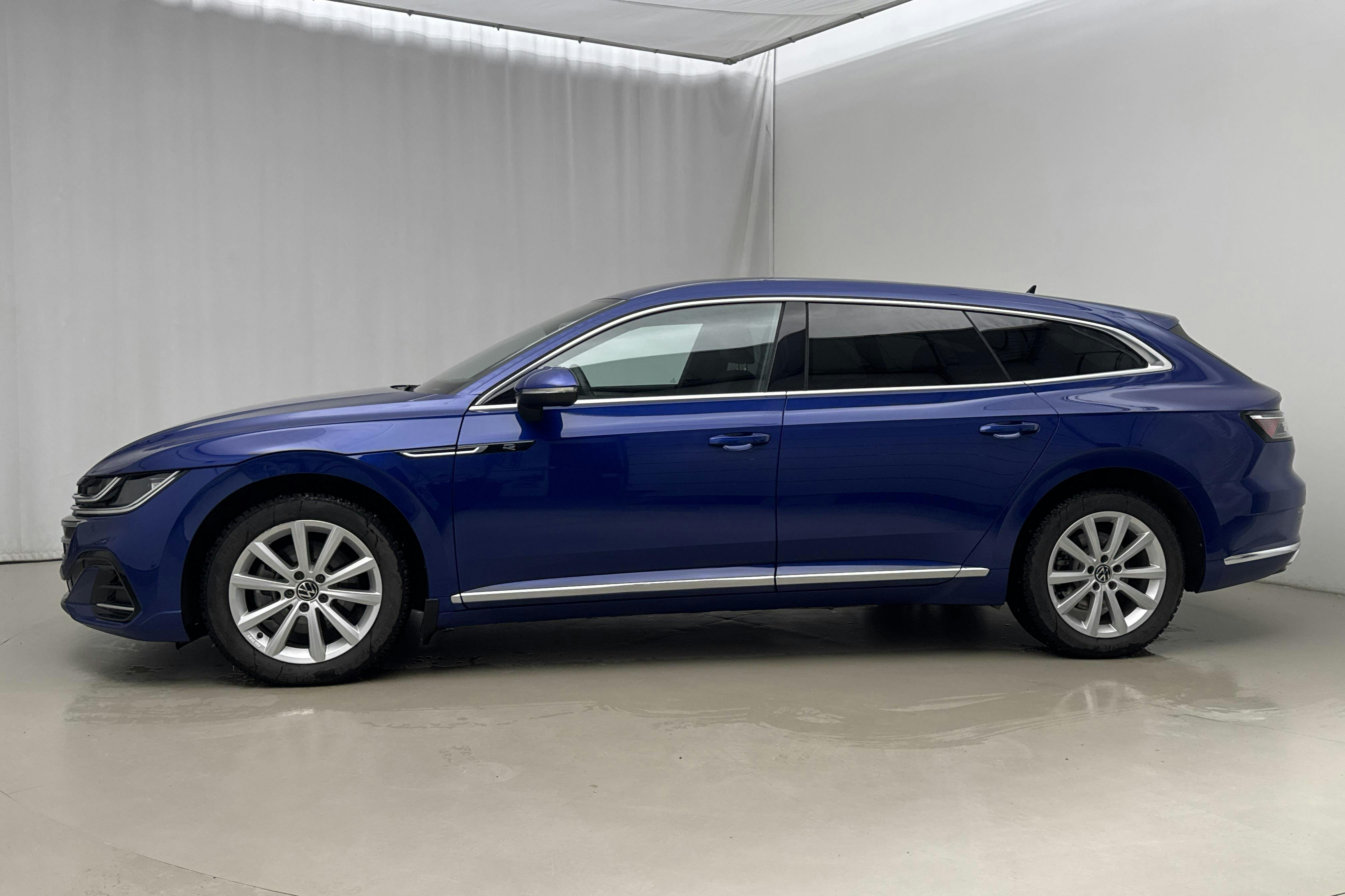 Presentation photo 2 of 25: VW Arteon Shooting Brake eHybrid 1.4 TSI (218hk) - 30 650 km - Automatic - Dark Blue - 2023