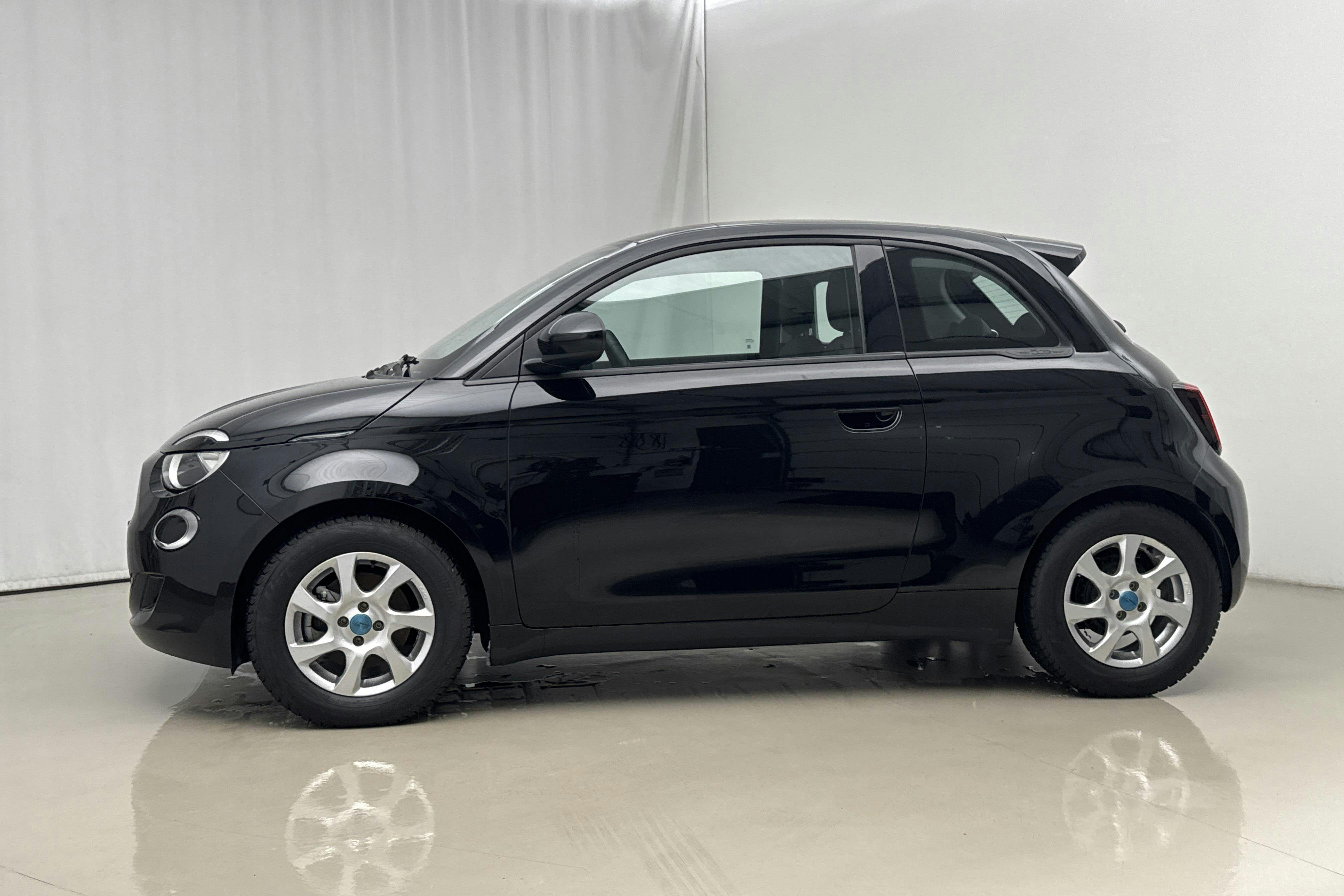 Presentationsfoto 2 av 20: Fiat 500e (118hk) - 2 309 mil - Automat - svart - 2022