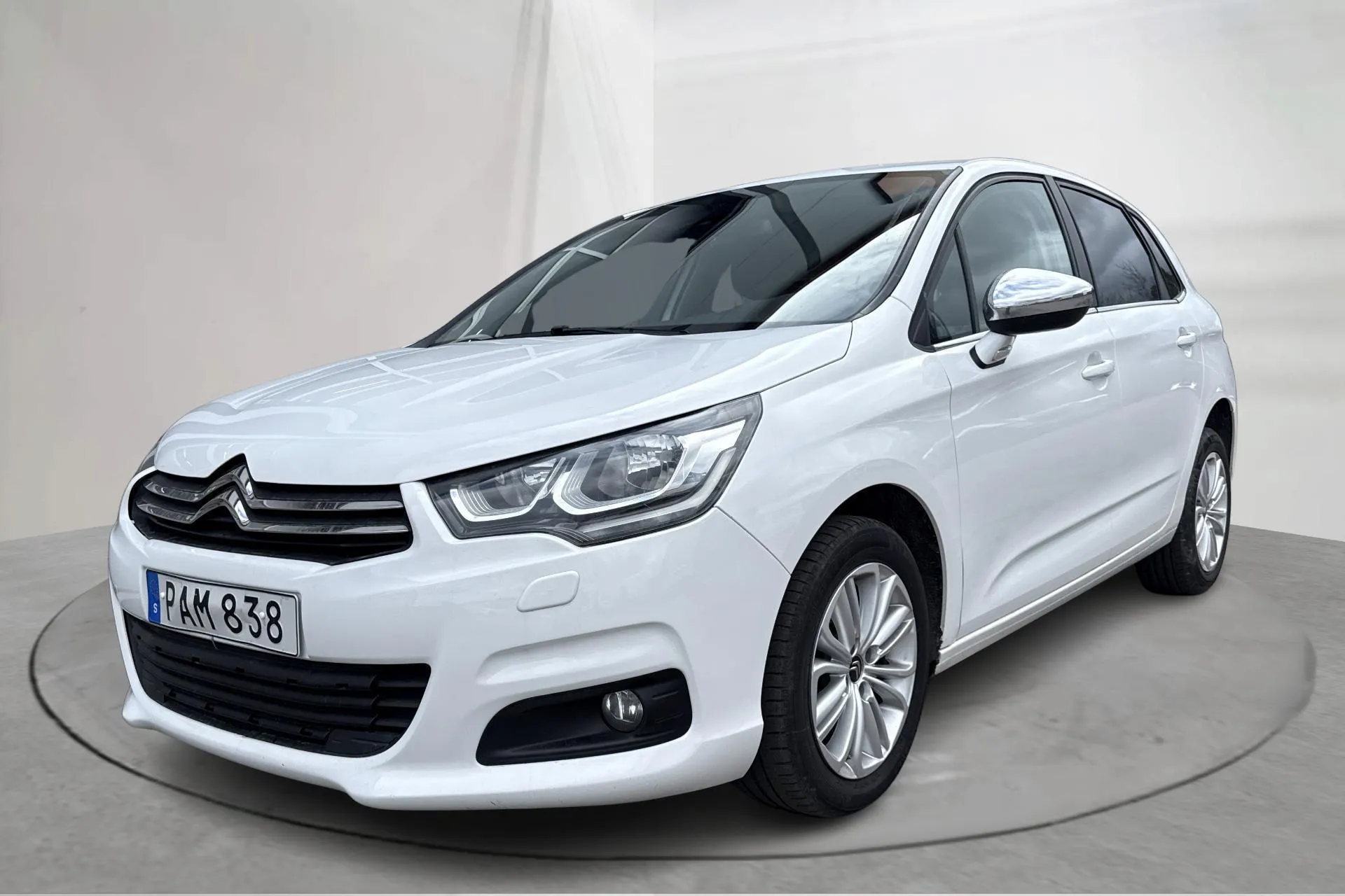Presentation photo 1 of 11: Citroën C4 Puretech (130hk) - 157 190 km - Manual - white - 2016