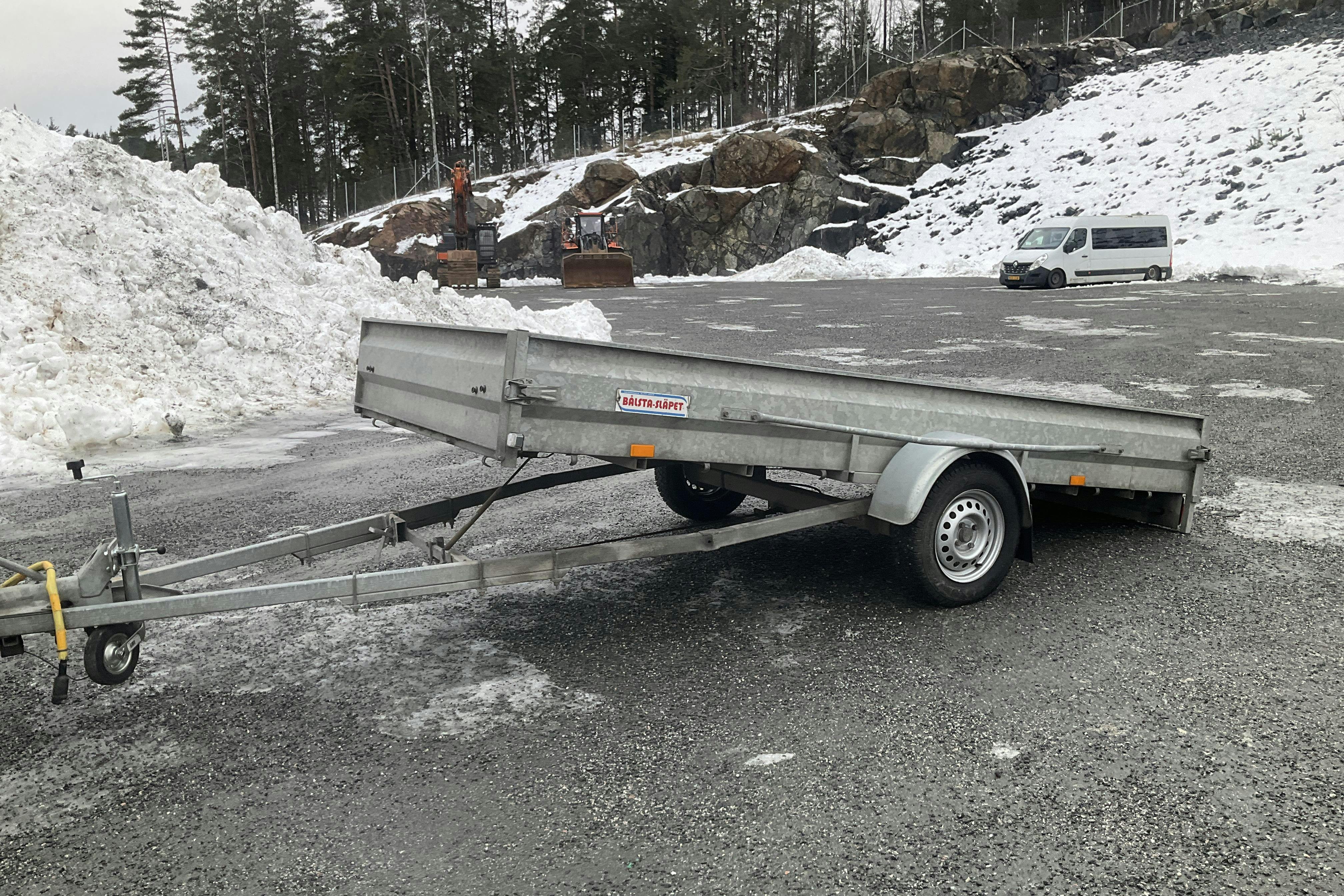 Presentationsfoto 2 av 9: BÅLSTA-SLÄPET MOD 3,5-1000B Släpvagn med tippfunktion - 0 km - grå - 2021