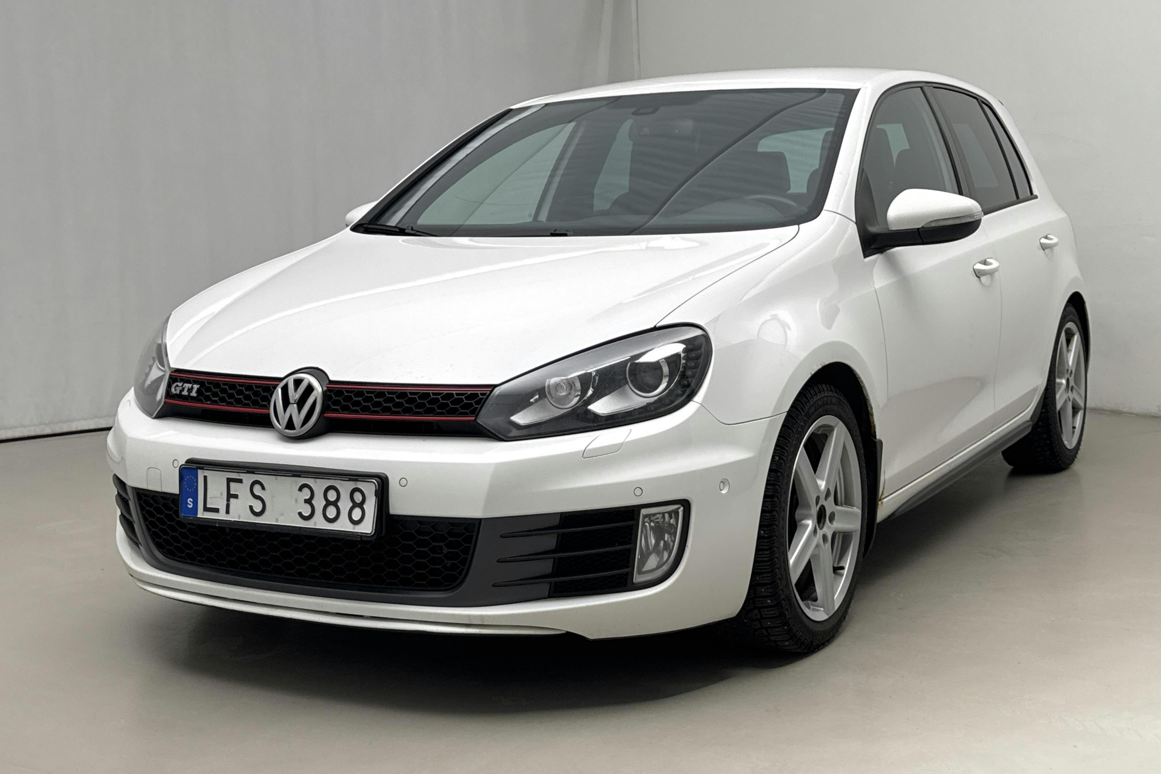 Presentation photo 1 of 19: VW Golf VI GTI 2.0 TSI 5dr (211hk) - 228 430 km - Automatic - white - 2011