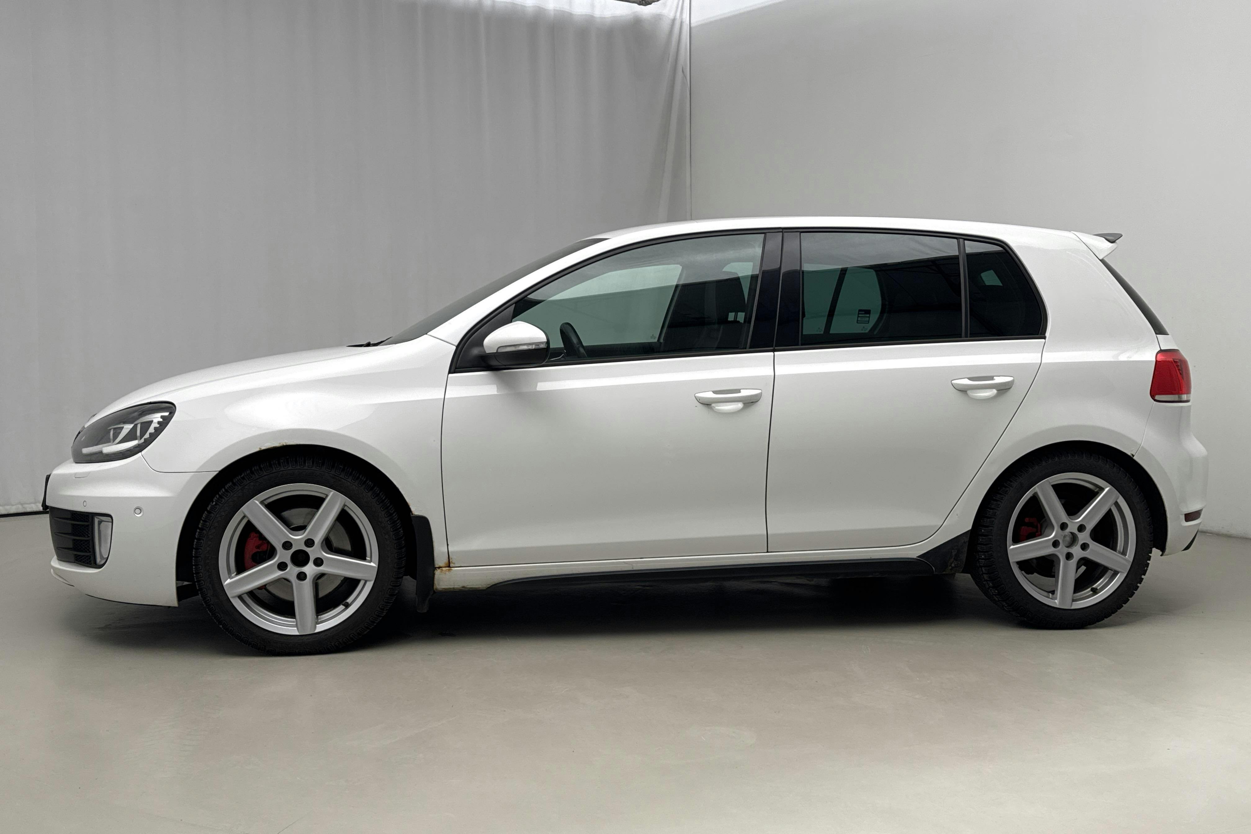 Presentation photo 2 of 19: VW Golf VI GTI 2.0 TSI 5dr (211hk) - 228 430 km - Automatic - white - 2011
