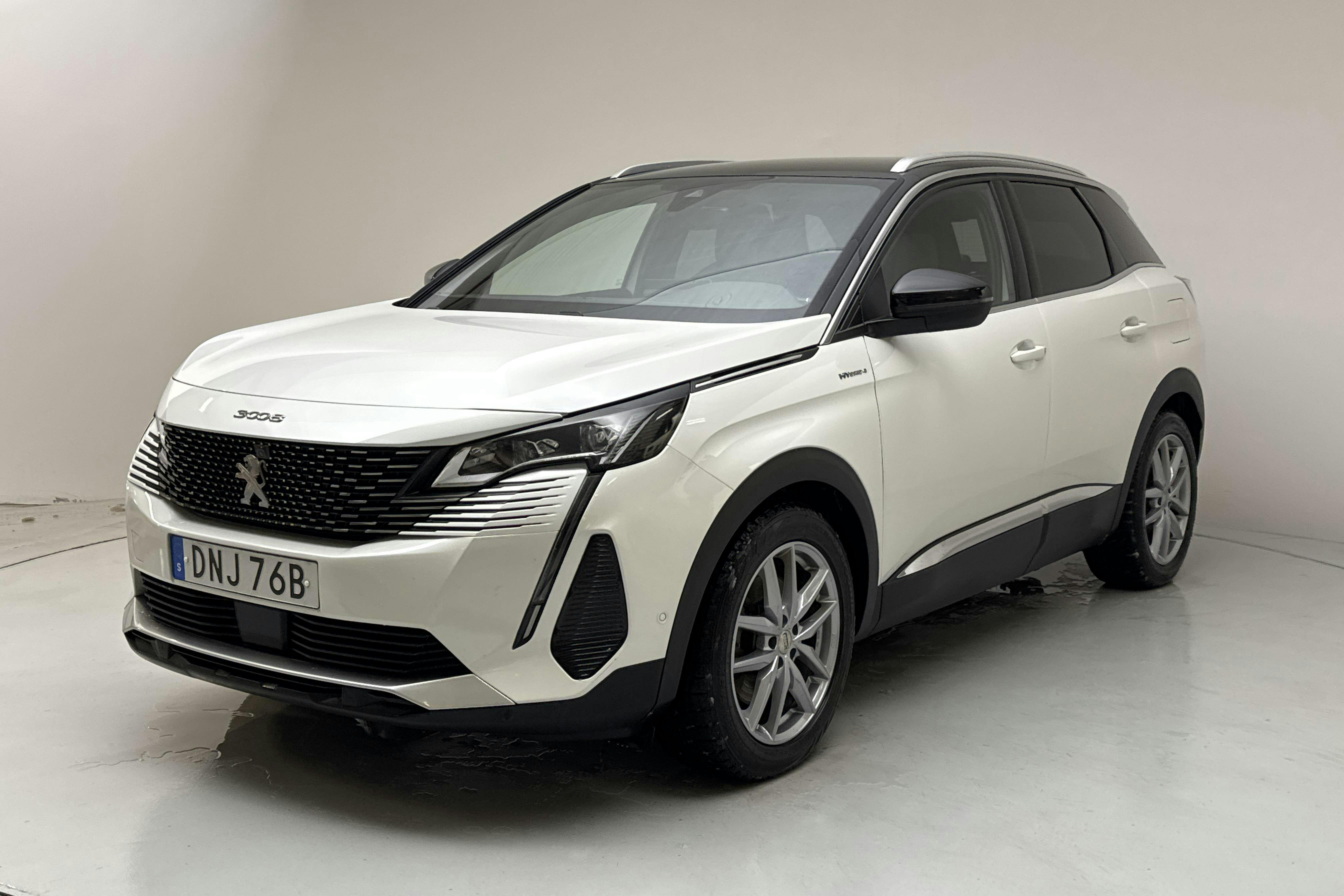 Presentation photo 1 of 18: Peugeot 3008 1.6 Plug-in Hybrid 4 (300hk) - 116 400 km - Automatic - white - 2021