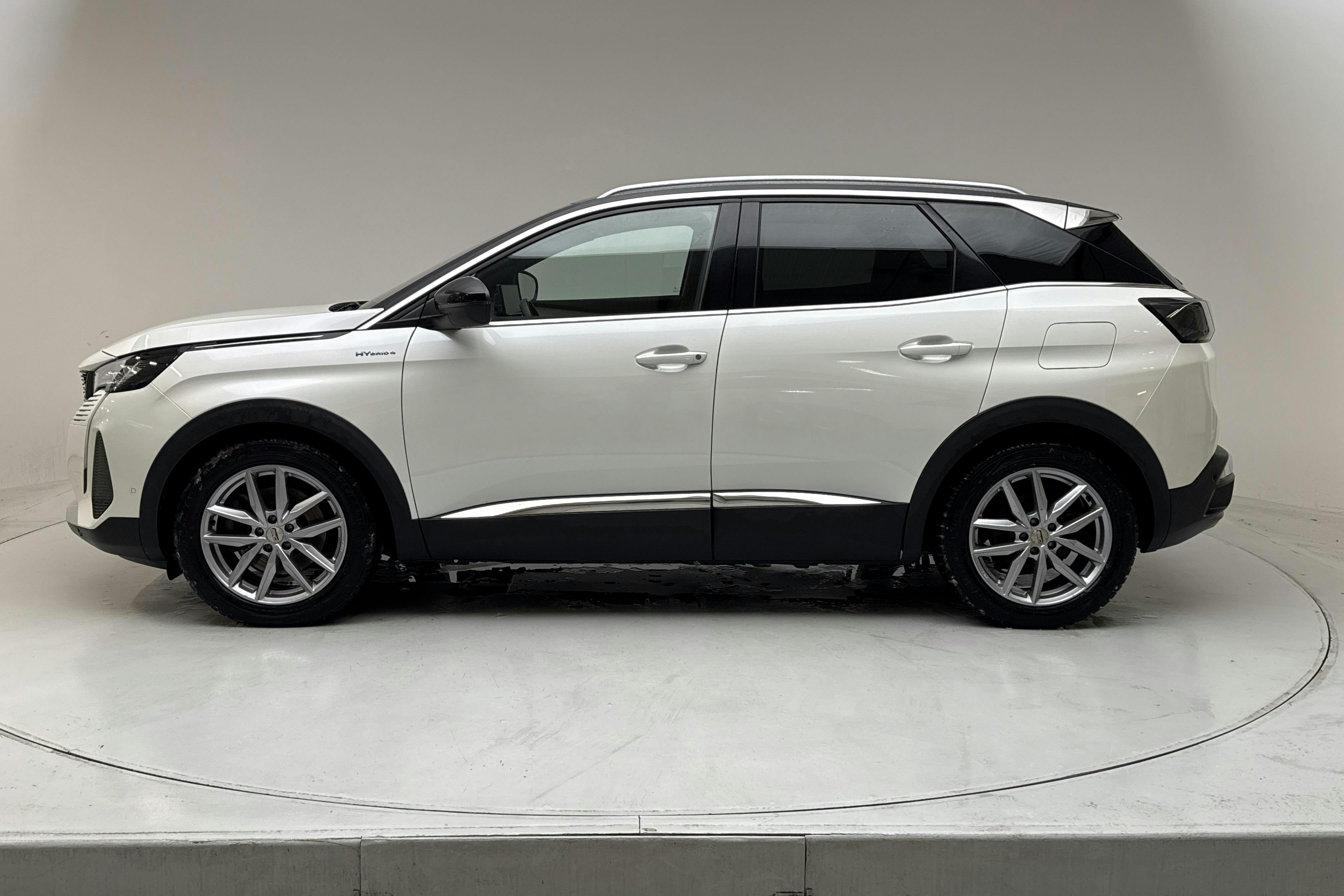 Presentation photo 2 of 18: Peugeot 3008 1.6 Plug-in Hybrid 4 (300hk) - 116 400 km - Automatic - white - 2021