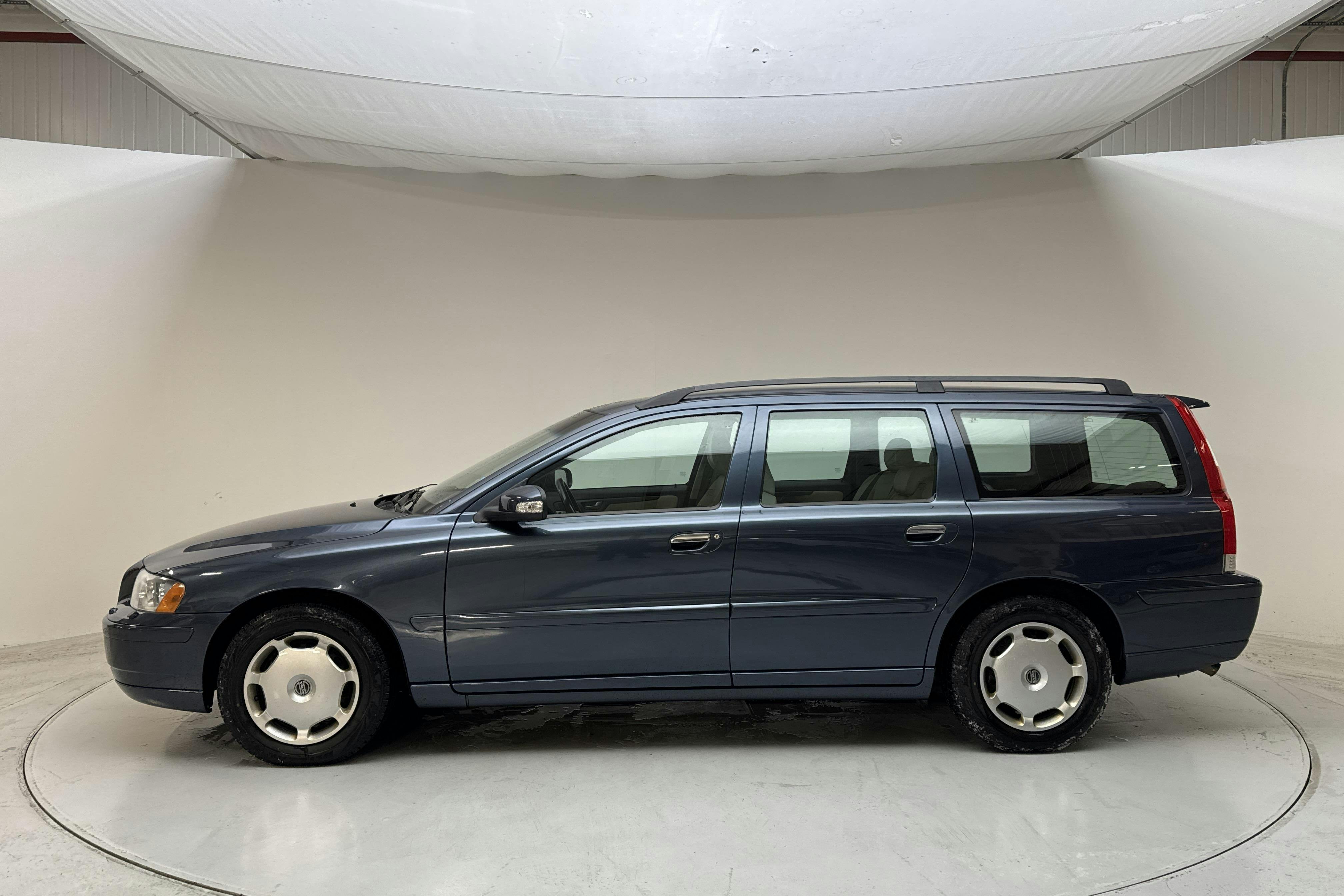Esittelykuva 2 osoitteesta 12: Volvo V70 2.4 (170hk) - 214 970 km - Automaattinen - sininen - 2008