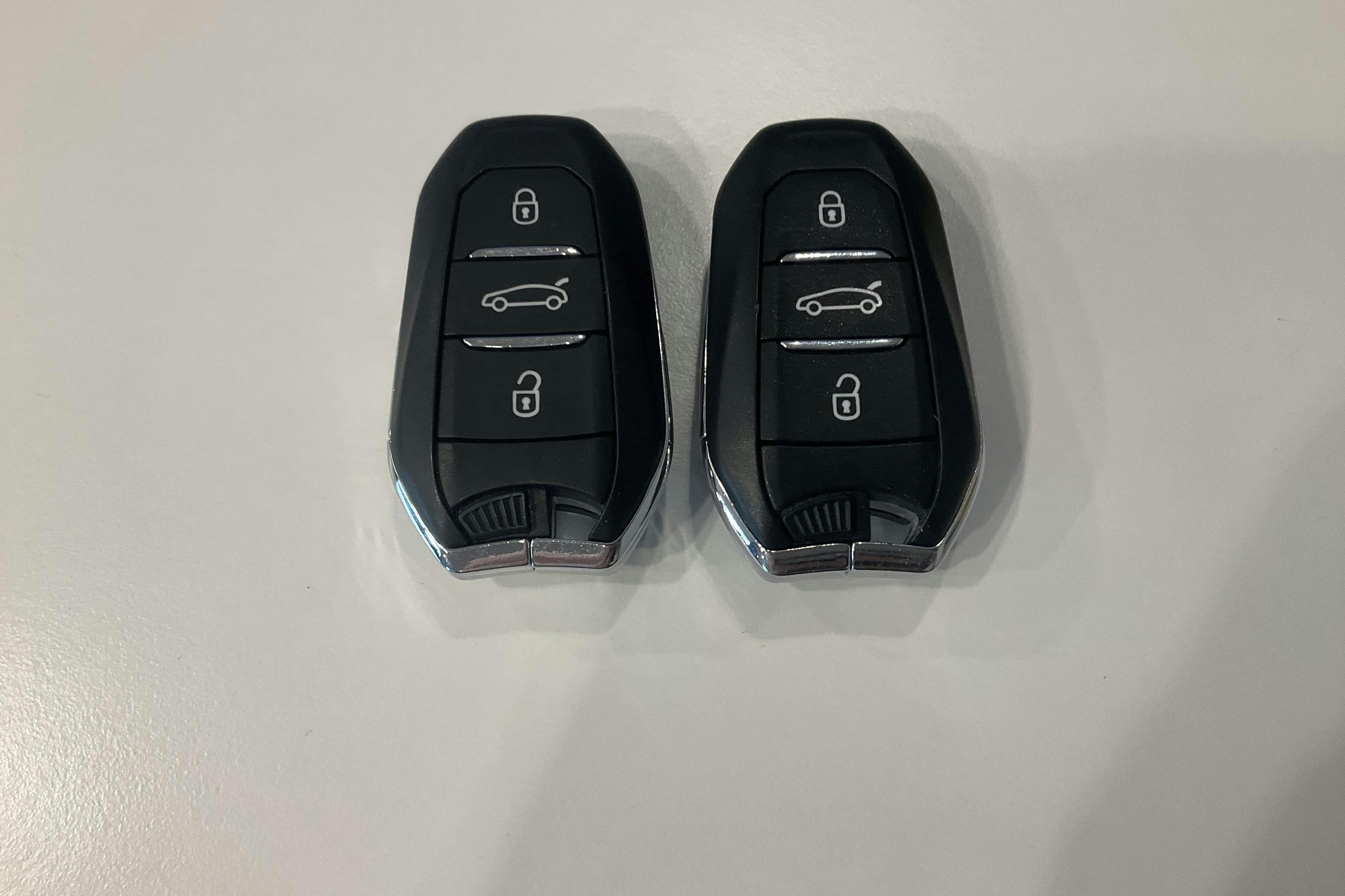 Presentationsfoto 18 av 18: Citroën DS5 1.6 THP (155hk) - 11 747 mil - Automat - vit - 2013