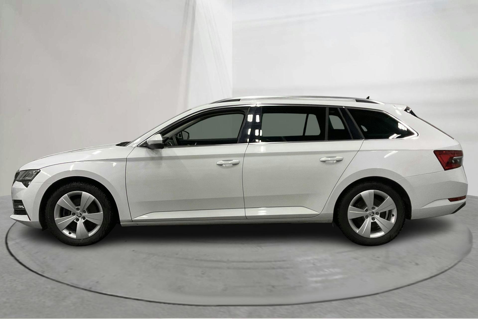 Presentation photo 2 of 21: Skoda Superb 1.4 TSI PHEV Kombi (218hk) - 77 520 km - Automatic - white - 2023