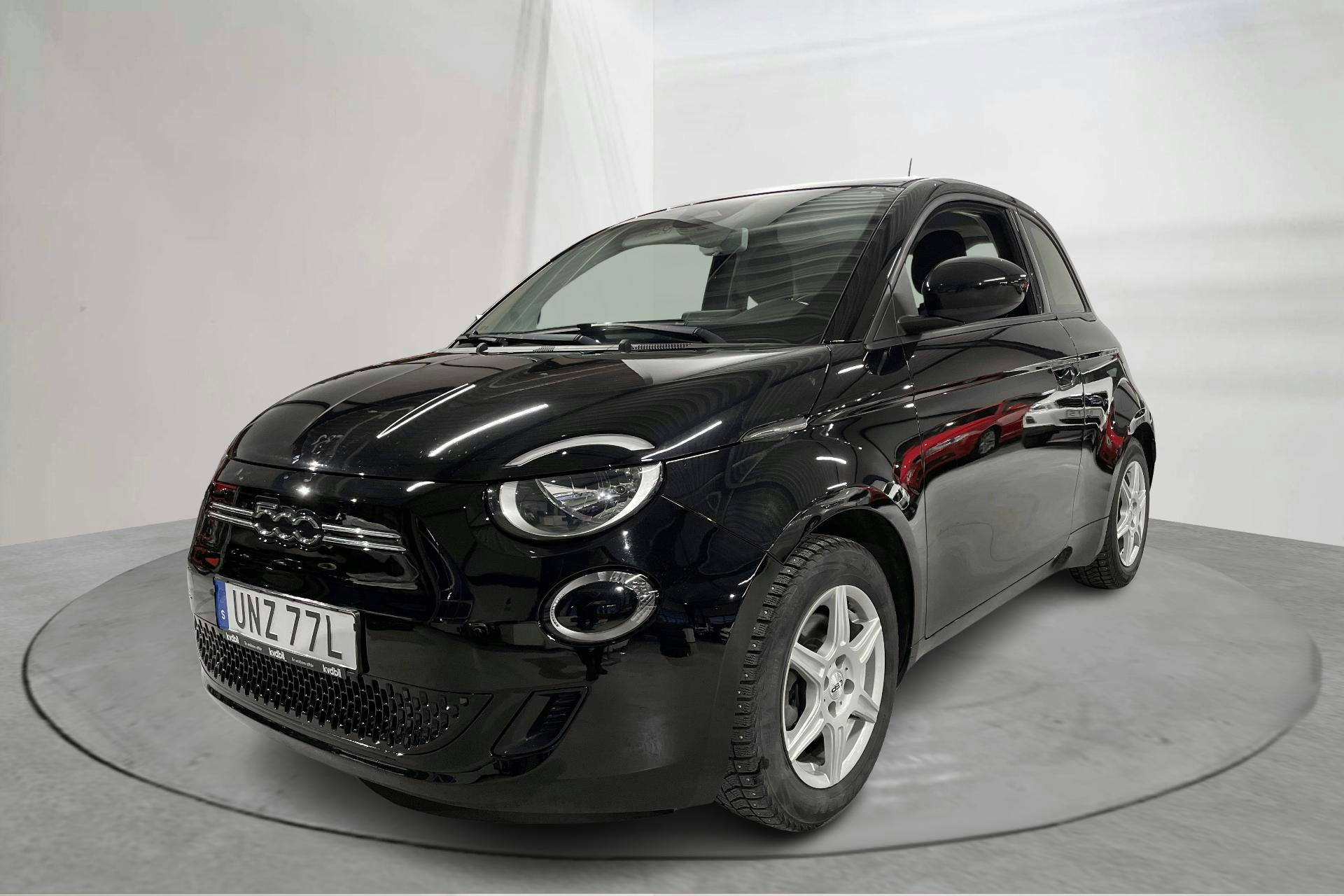 Presentationsfoto 1 av 16: Fiat 500e (118hk) - 6 056 mil - Automat - svart - 2021