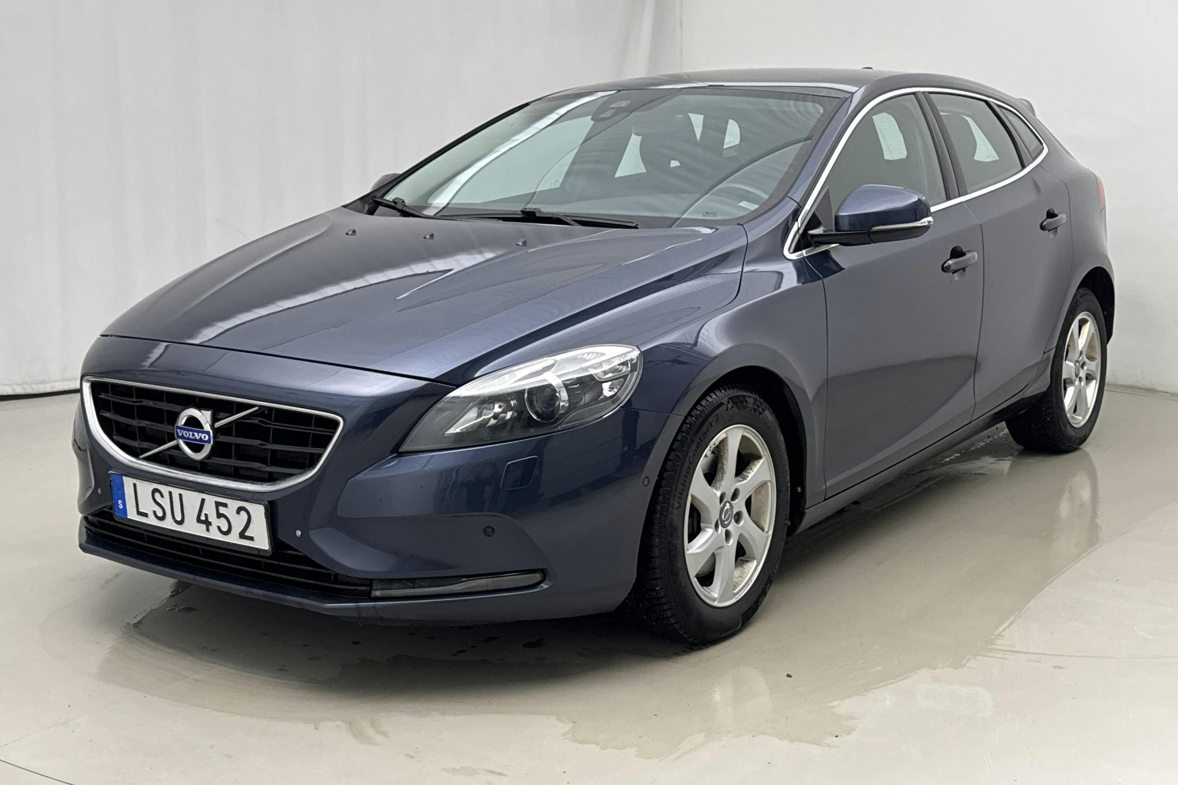 Presentationsfoto 1 av 17: Volvo V40 D4 (190hk) - 19 166 mil - Automat - blå - 2015
