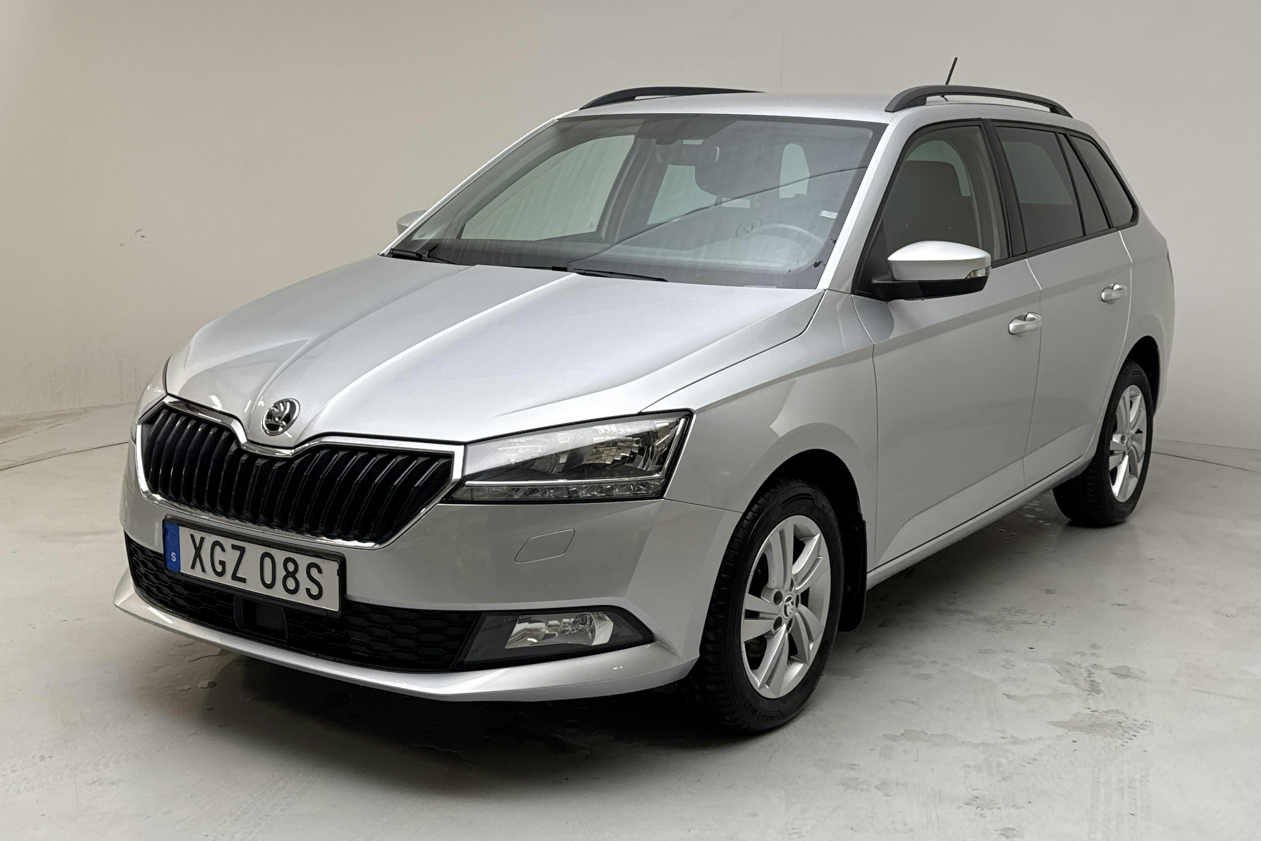Presentationsfoto 1 av 13: Skoda Fabia 1.0 TSI Kombi (95hk) - 2 960 mil - Manuell - silver - 2020