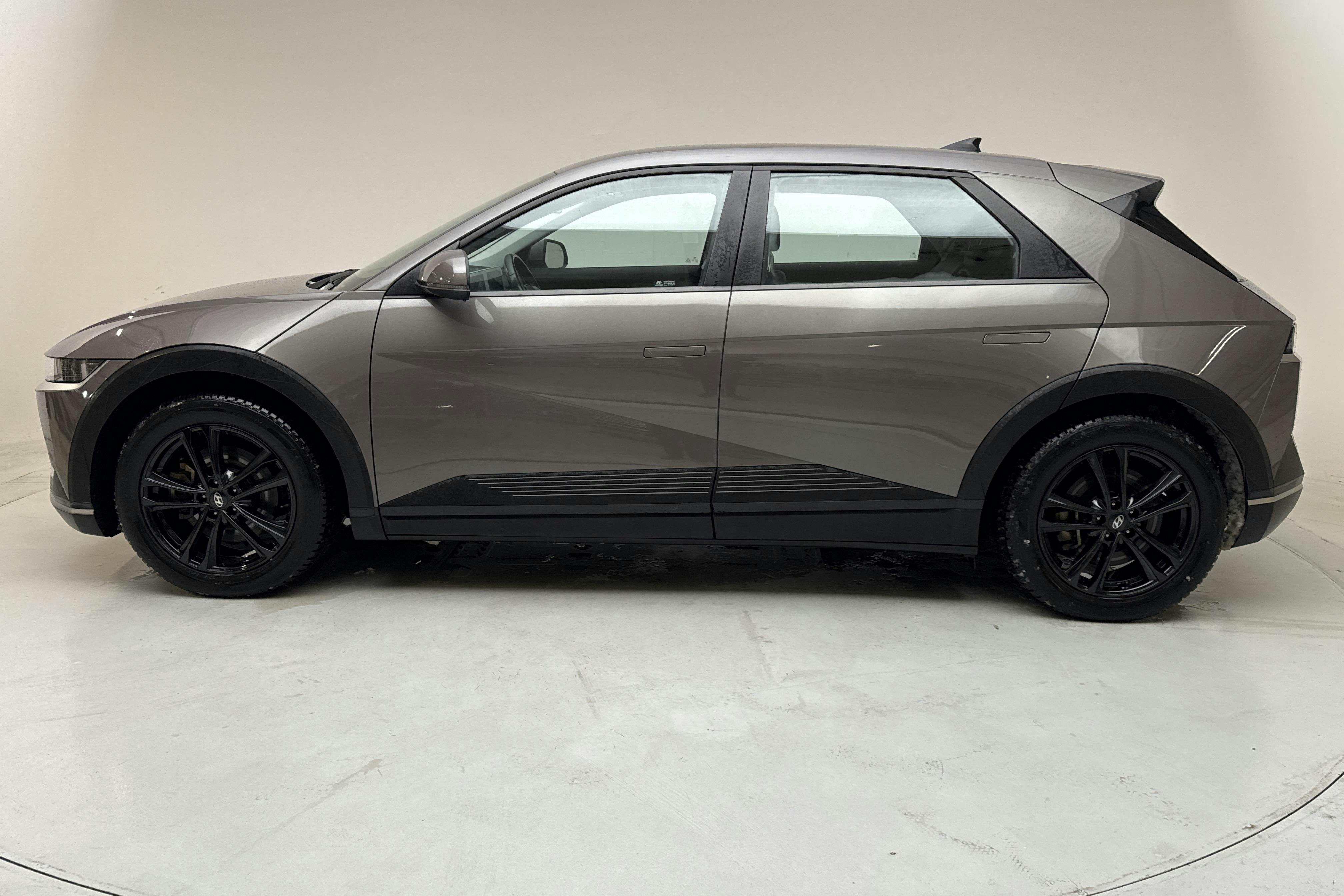 Presentationsfoto 2 av 16: Hyundai IONIQ 5 58kWh RWD (170hk) - 12 406 mil - Automat - grön - 2022