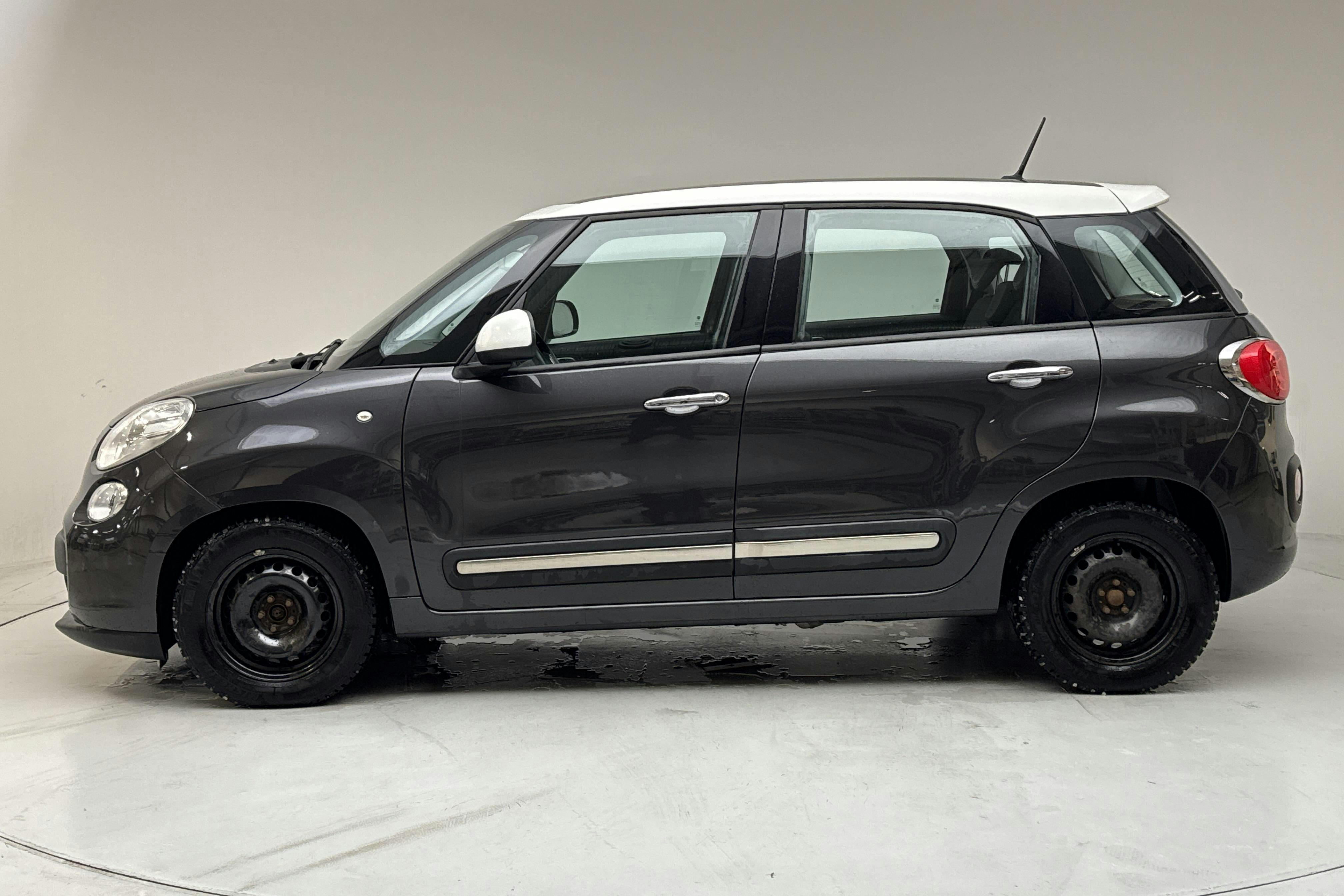 Presentation photo 2 of 14: Fiat 500L 1.4 (95hk) - 165 400 km - Manual - gray - 2013