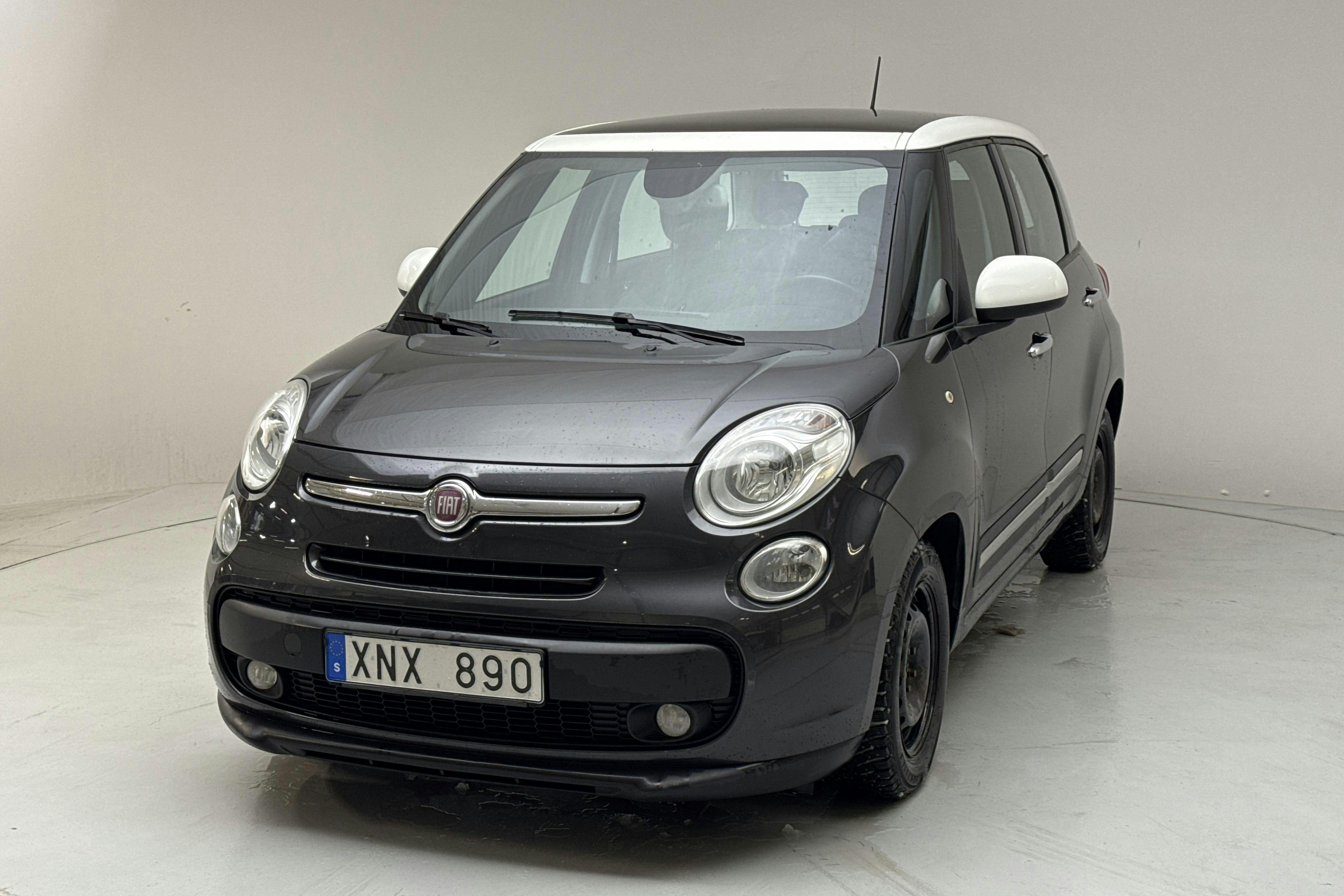 Presentation photo 1 of 14: Fiat 500L 1.4 (95hk) - 165 400 km - Manual - gray - 2013