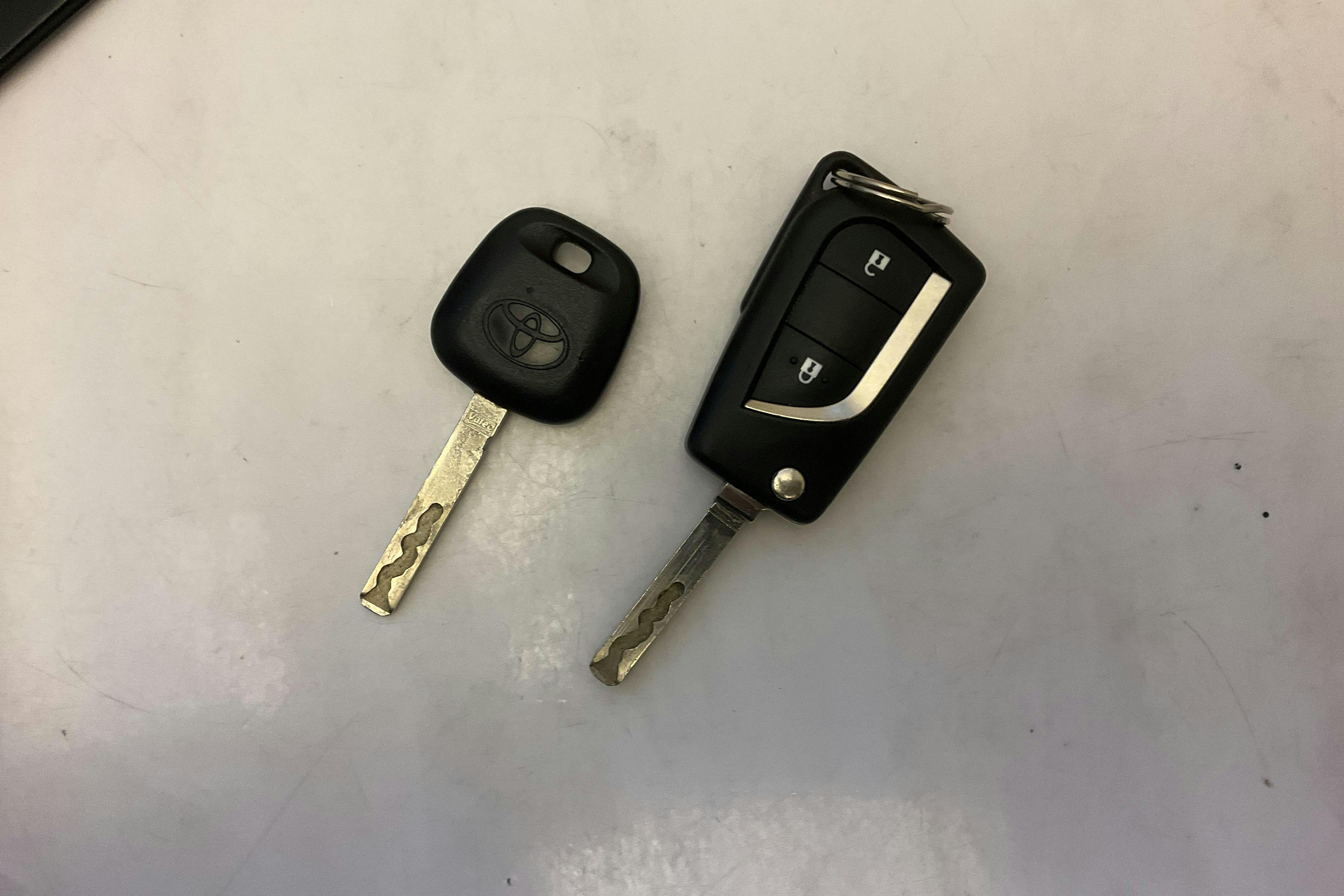 Presentation photo 14 of 14: Toyota Yaris 1.5 HSD 5dr (75hk) - 163 400 km - Automatic - Light Grey - 2015