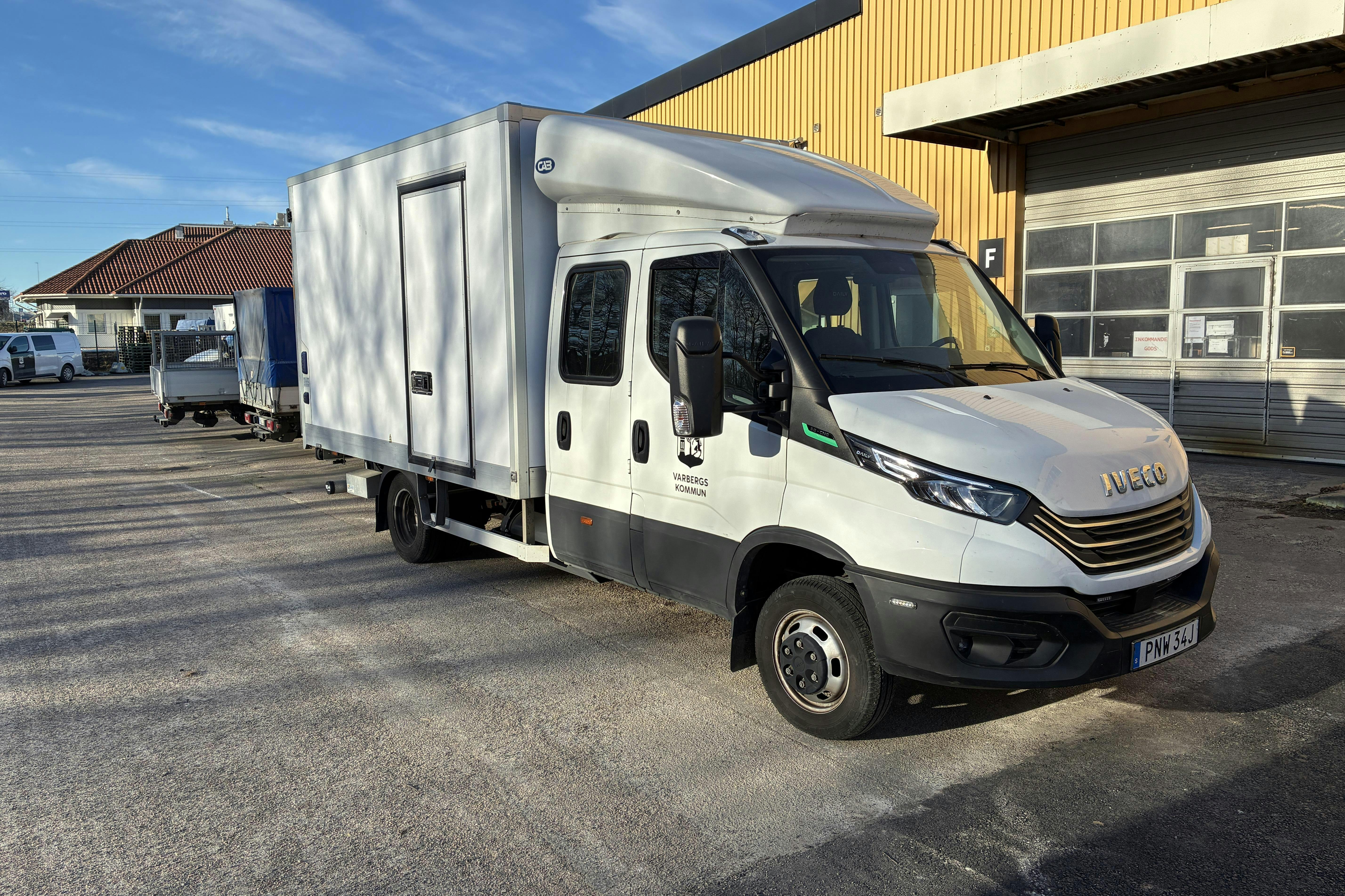 Presentation photo 2 of 58: IVECO DAILY 50C14GA - 16 448 km - Automatic - white - 2023