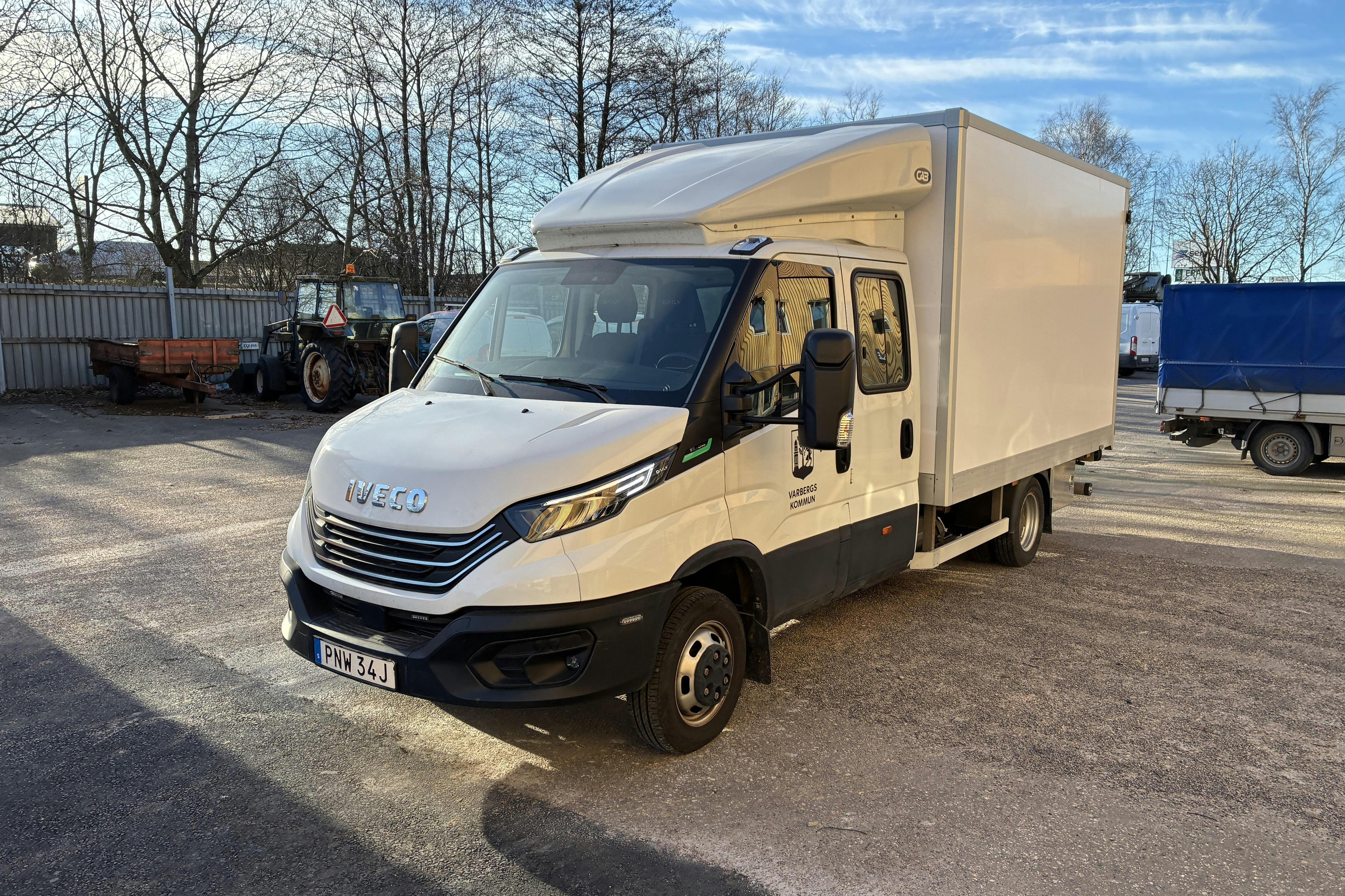 Presentation photo 1 of 58: IVECO DAILY 50C14GA - 16 448 km - Automatic - white - 2023