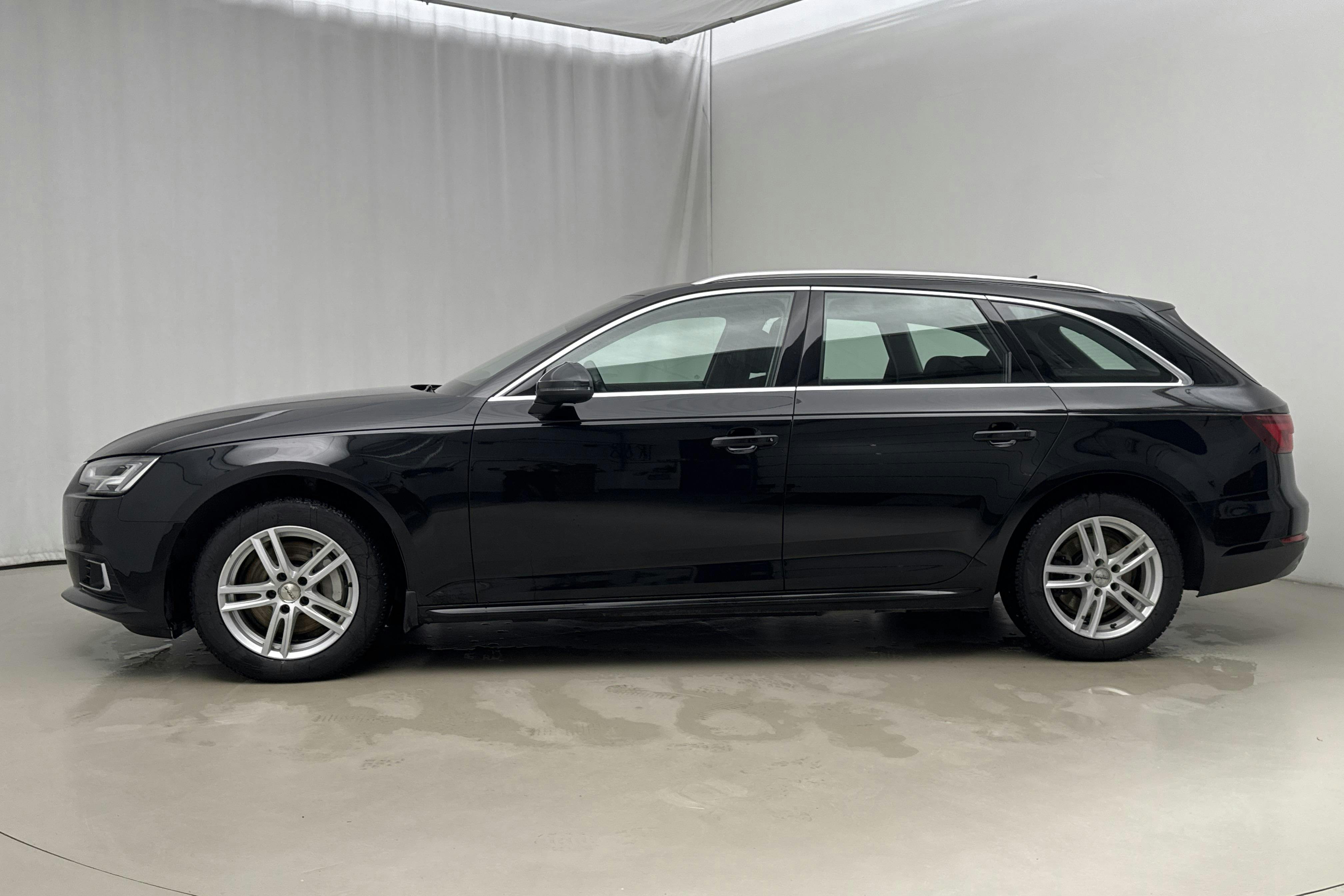 Presentationsfoto 2 av 20: Audi A4 2.0 TDI Avant quattro (190hk) - 14 857 mil - Automat - svart - 2018
