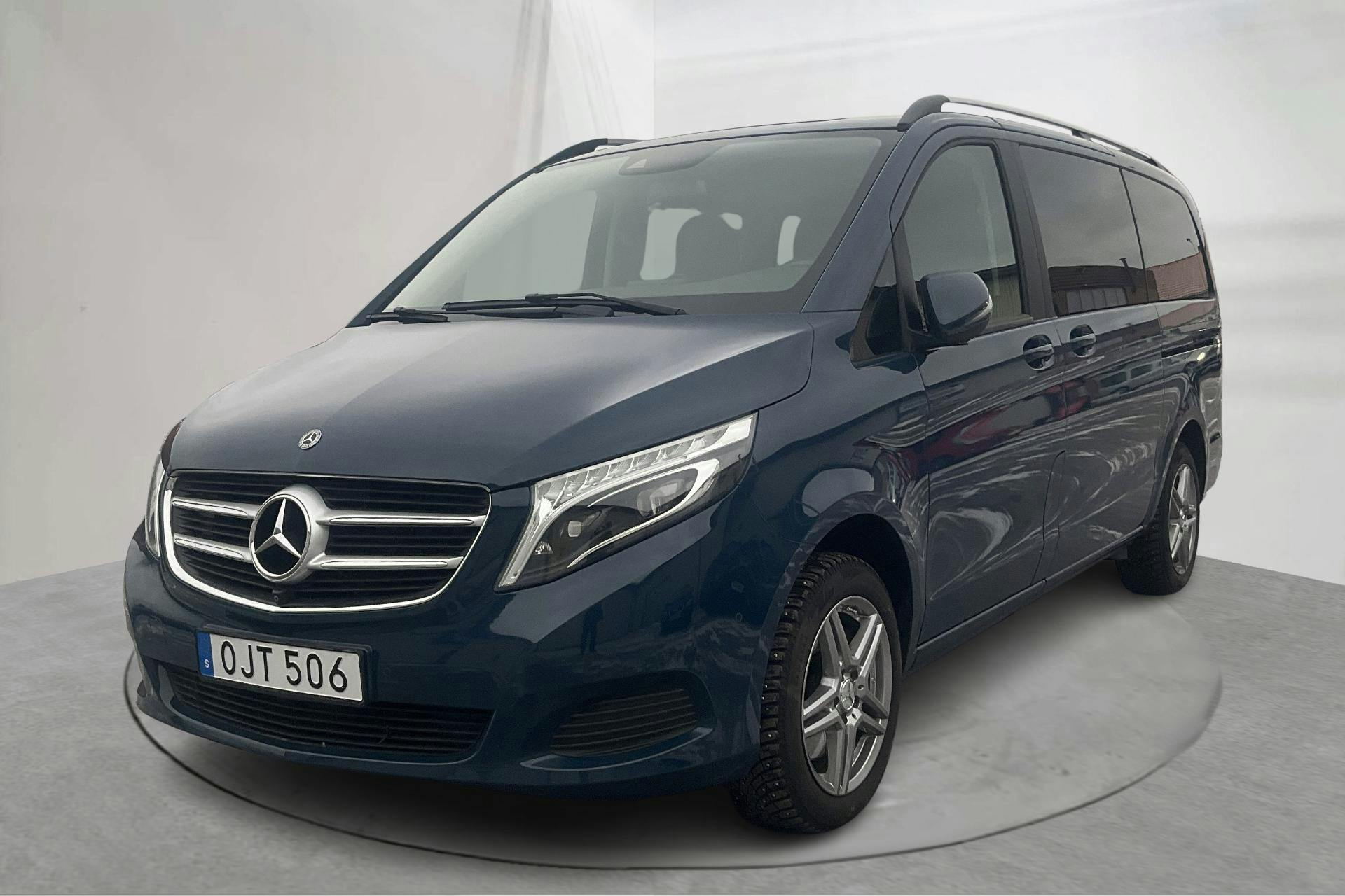 Presentationsfoto 1 av 19: Mercedes V 250 d 4MATIC W447 (190hk) - 10 989 mil - Automat - blå - 2018