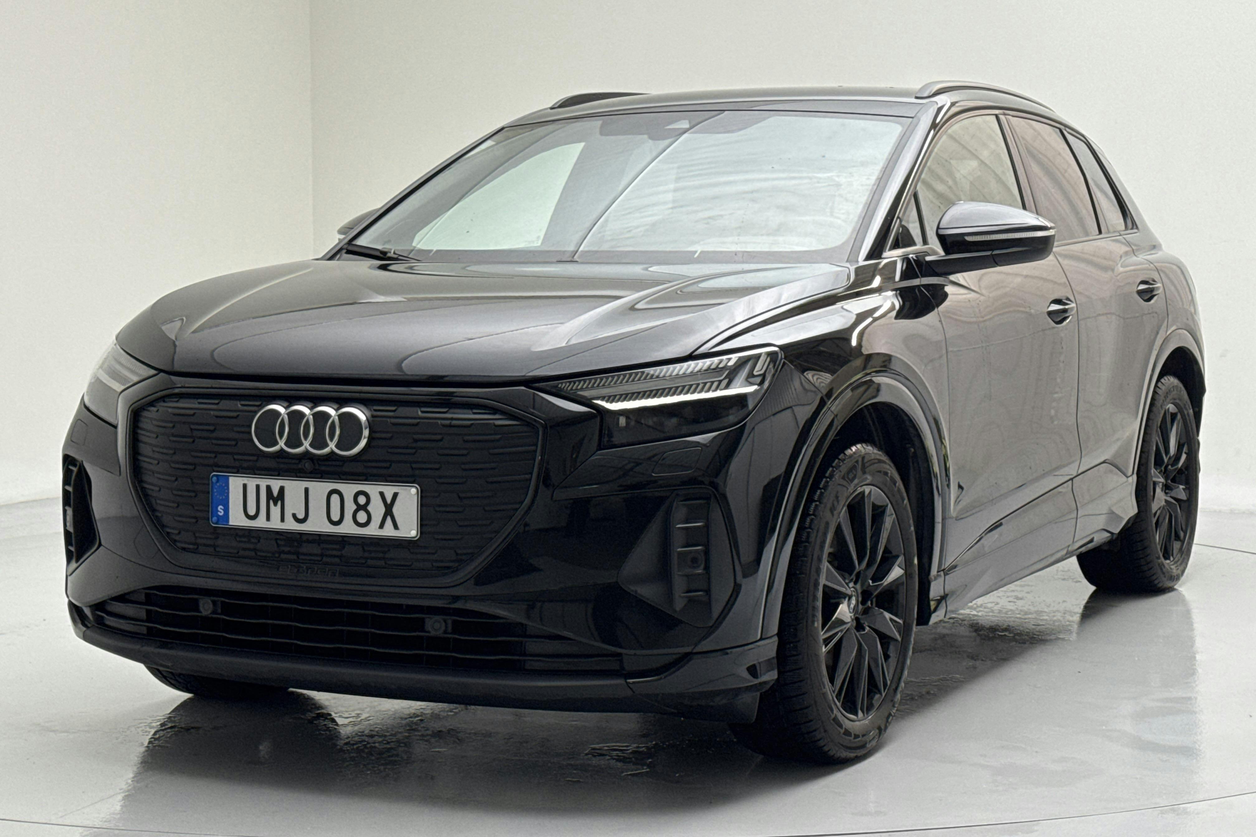 Presentation photo 1 of 18: Audi Q4 40 e-tron 77kWh (204hk) - 39 140 km - Automatic - black - 2024