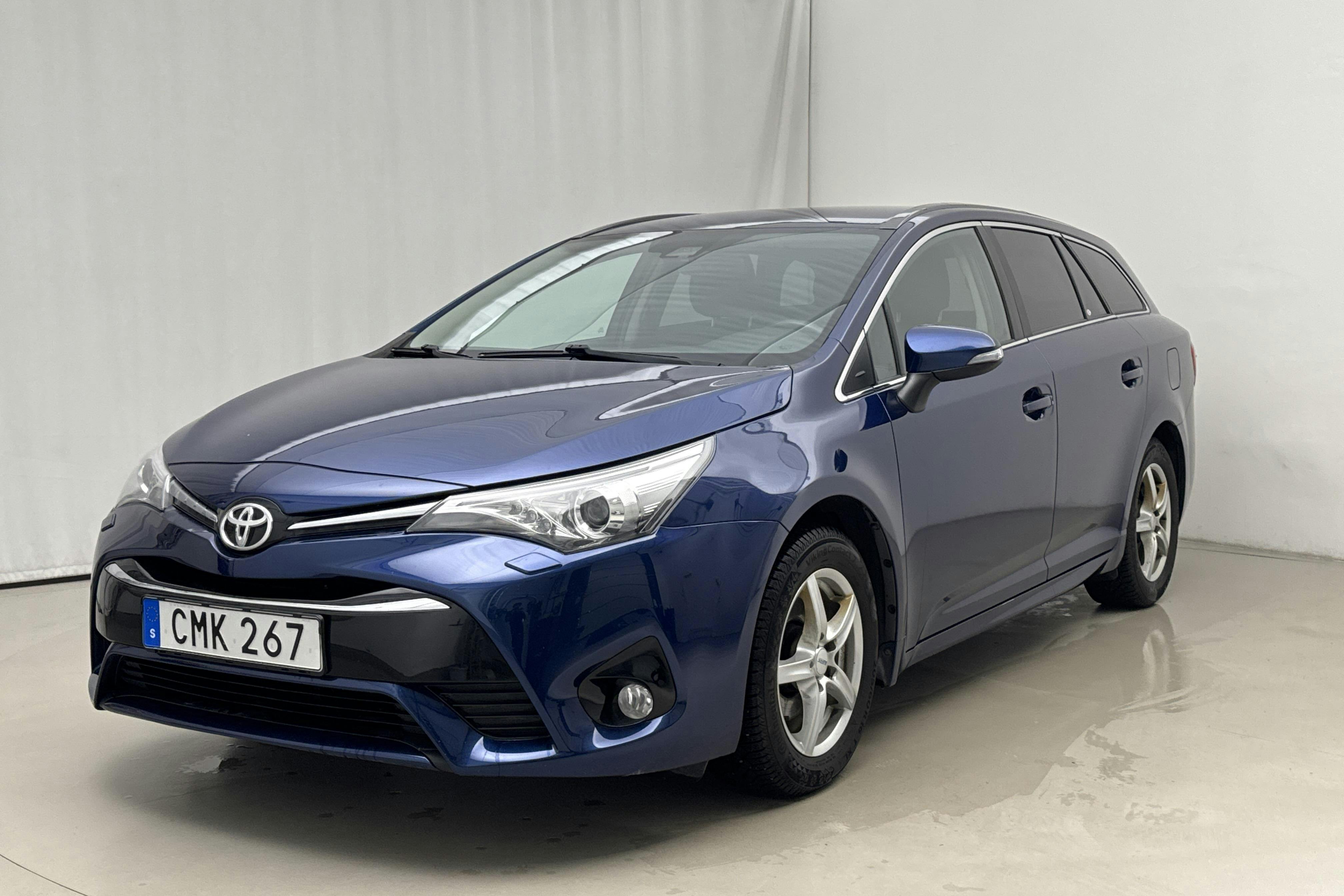 Presentation photo 1 of 15: Toyota Avensis 1.8 Touring Sports (147hk) - 132 870 km - Automatic - Dark Blue - 2016