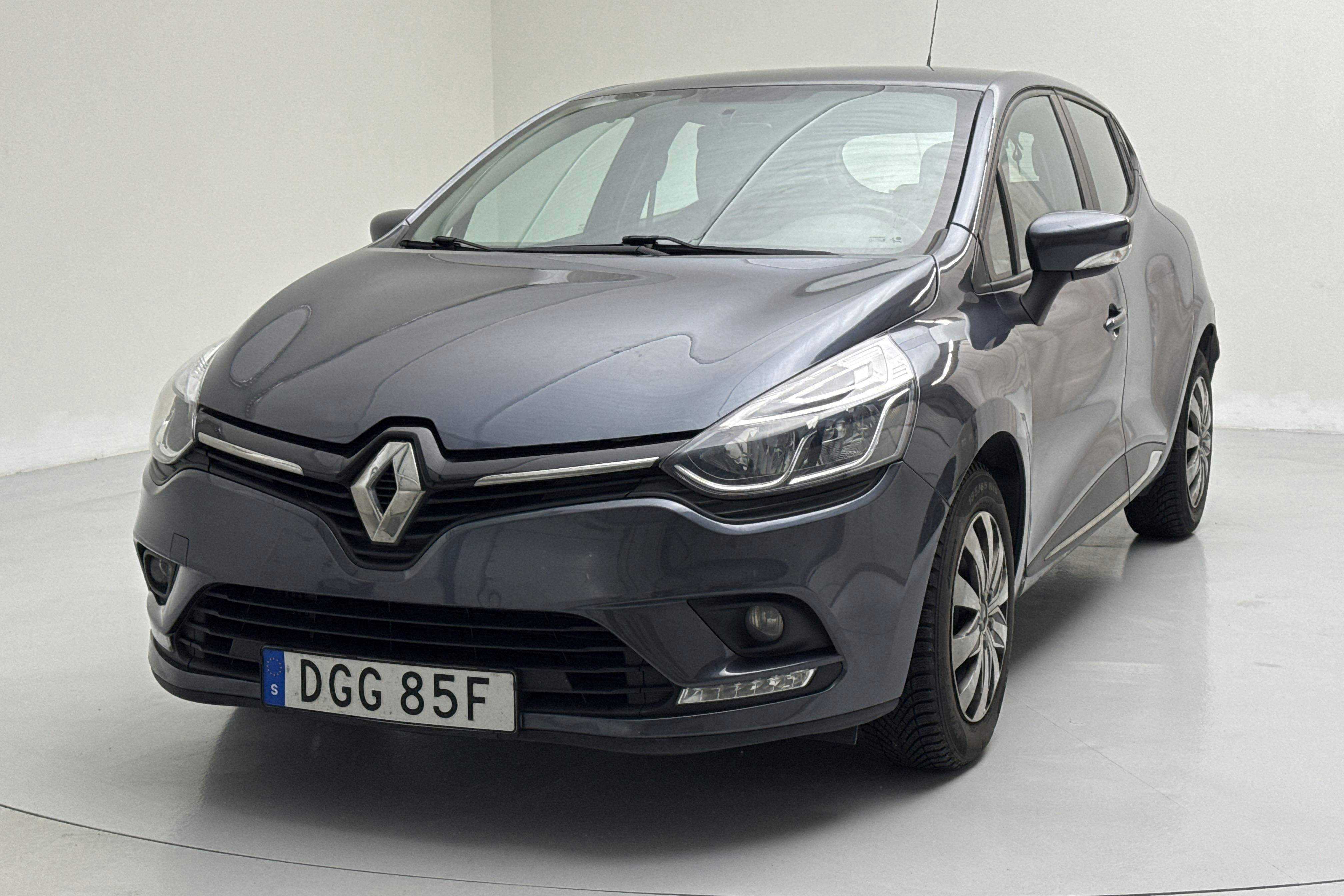 Presentationsfoto 1 av 13: Renault Clio IV 0.9 TCe 75 5dr (75hk) - 7 007 mil - Manuell - grå - 2019