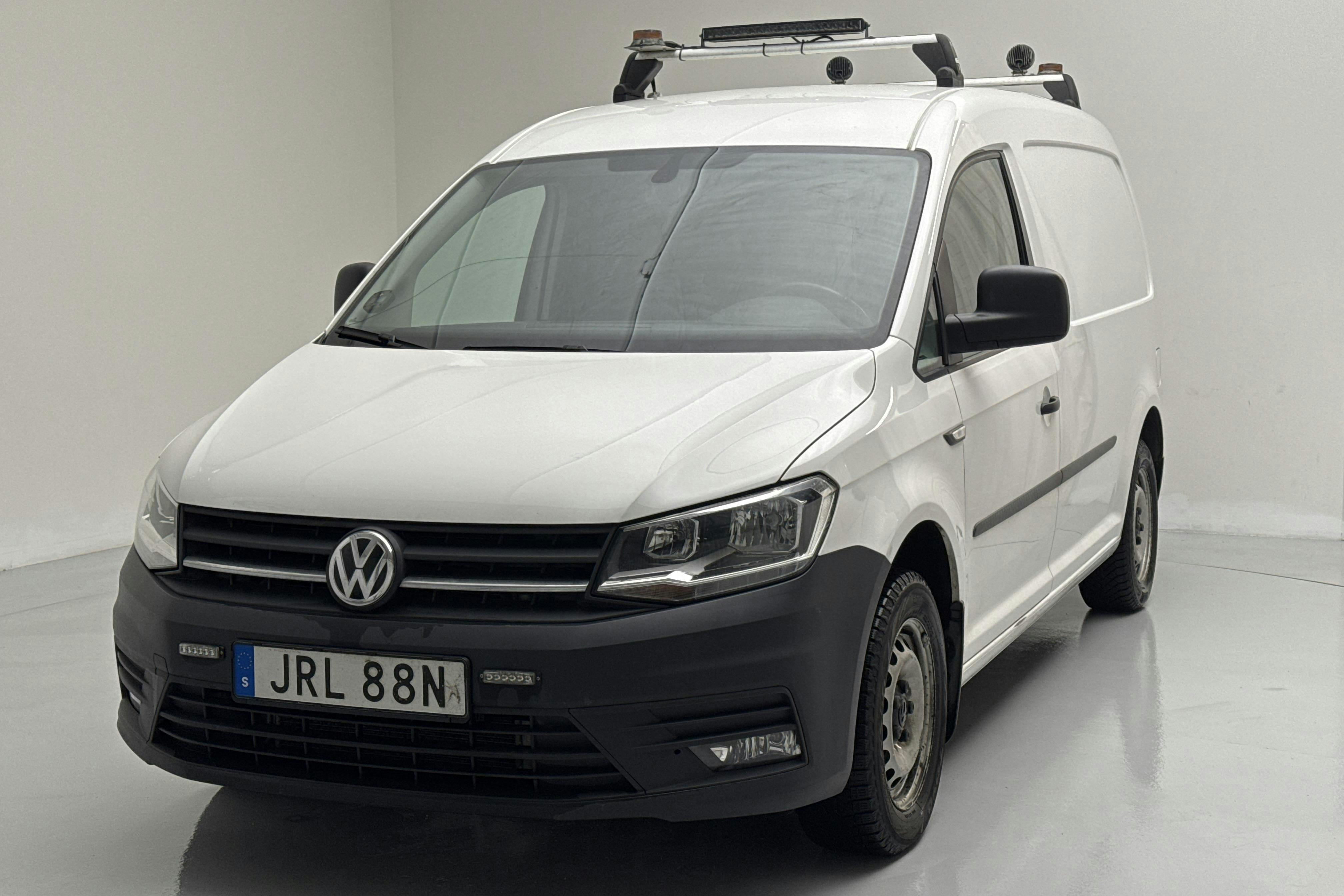 Presentationsfoto 1 av 12: VW Caddy 2.0 TDI Maxi Skåp (102hk) - 11 030 mil - Automat - vit - 2020