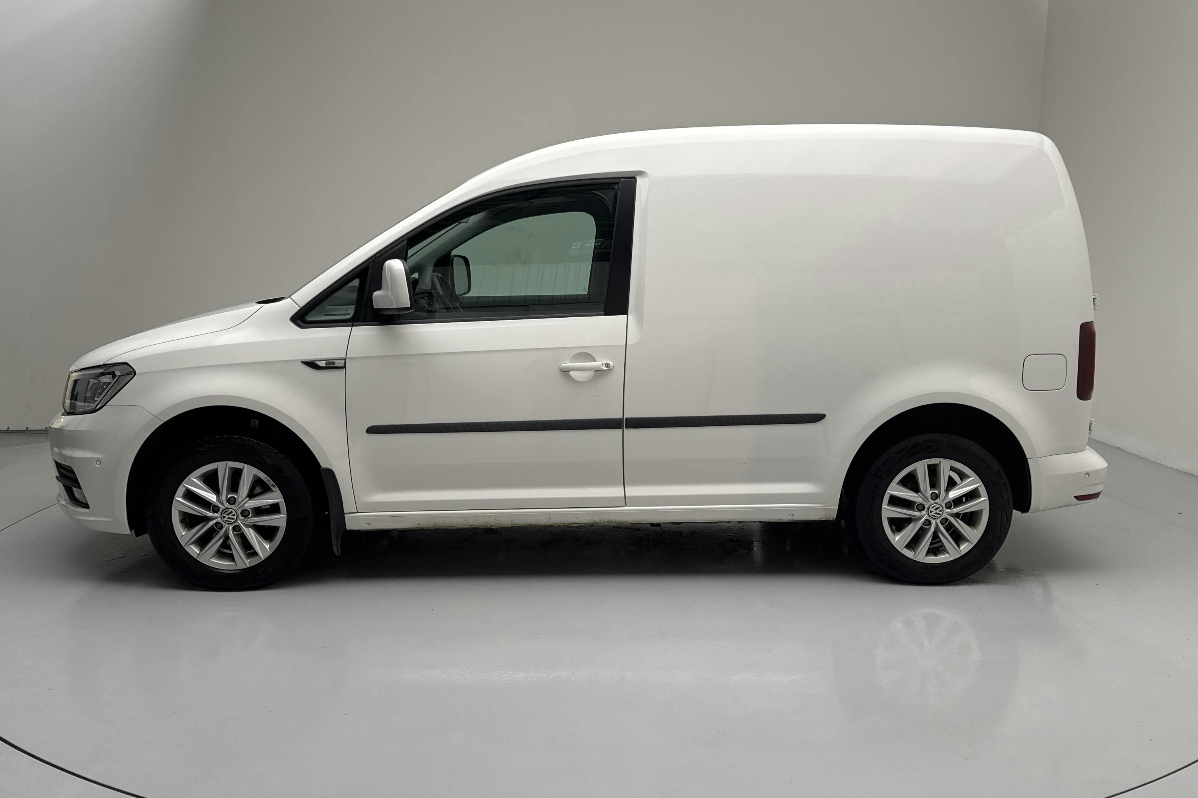 Presentationsfoto 2 av 14: VW Caddy 2.0 TDI Skåp (102hk) - 6 165 mil - Automat - vit - 2020