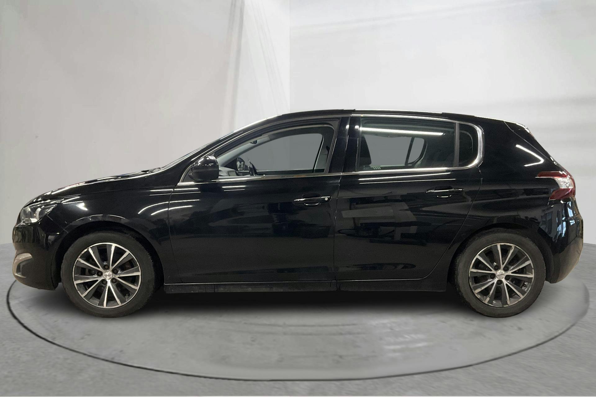 Presentation photo 2 of 16: Peugeot 308 1.6 Turbo (125hk) - 125 330 km - Manual - black - 2014