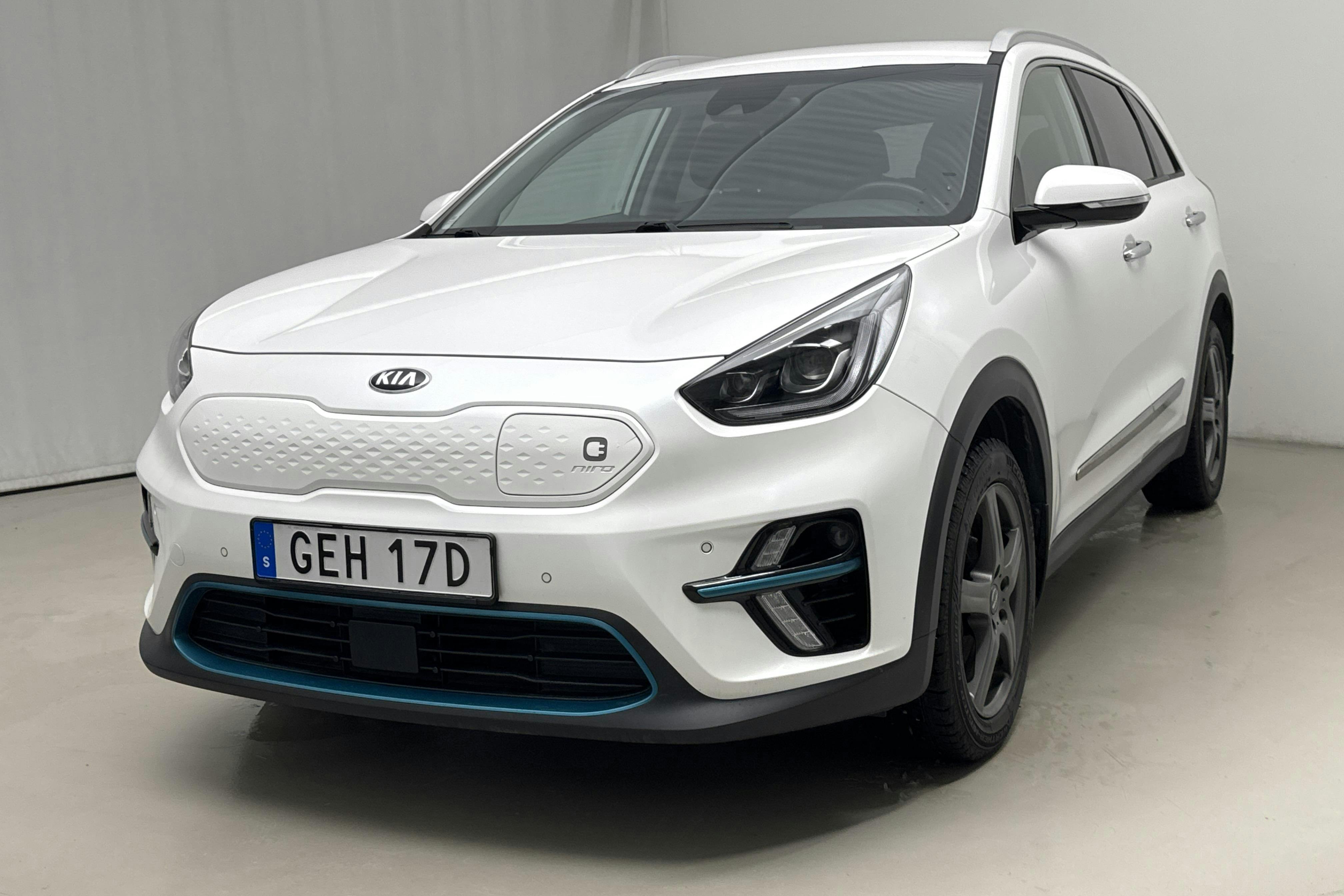 Presentation photo 1 of 17: KIA e-Niro 64kWh (204hk) - 106 750 km - Automatic - white - 2020