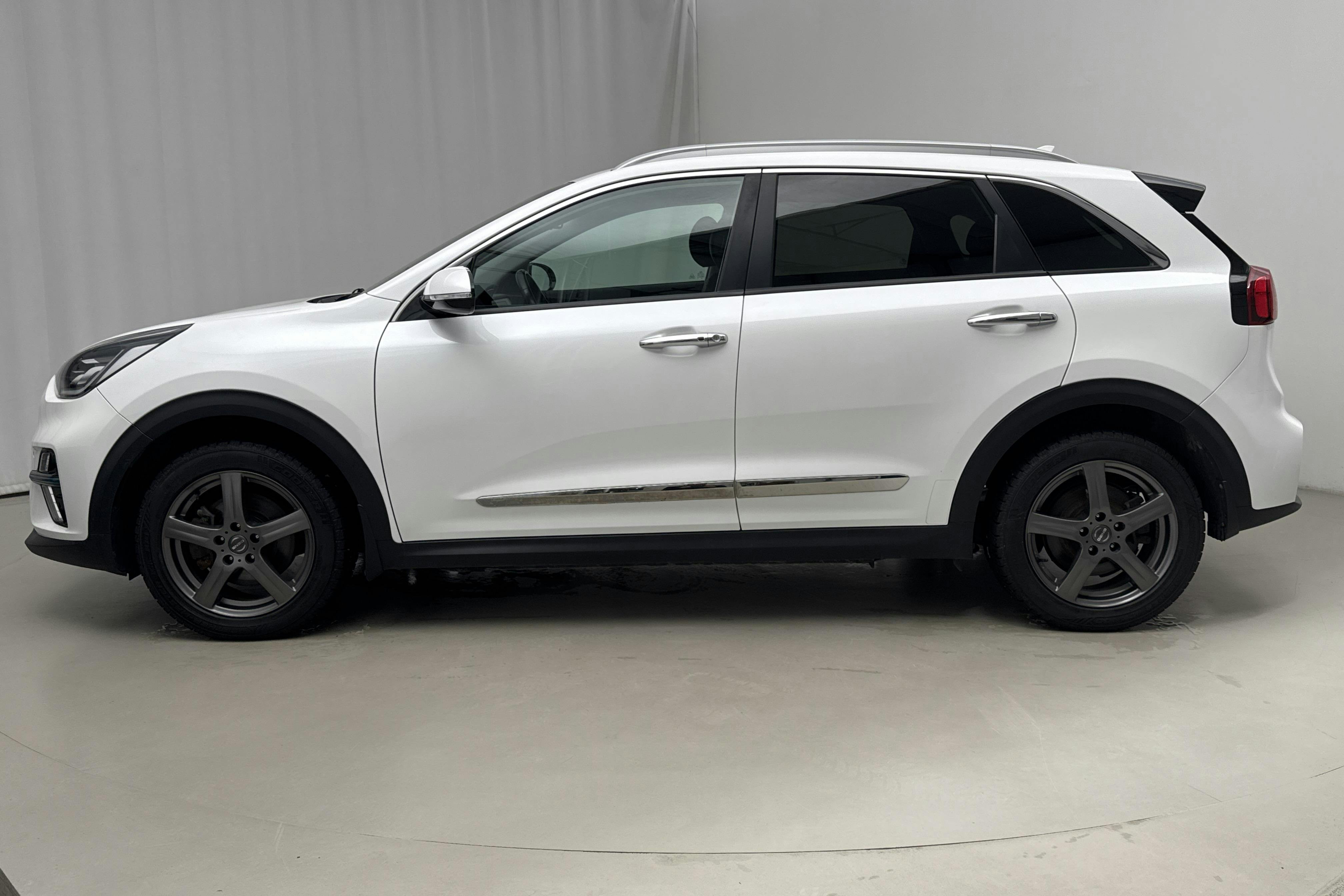 Presentation photo 2 of 17: KIA e-Niro 64kWh (204hk) - 106 750 km - Automatic - white - 2020