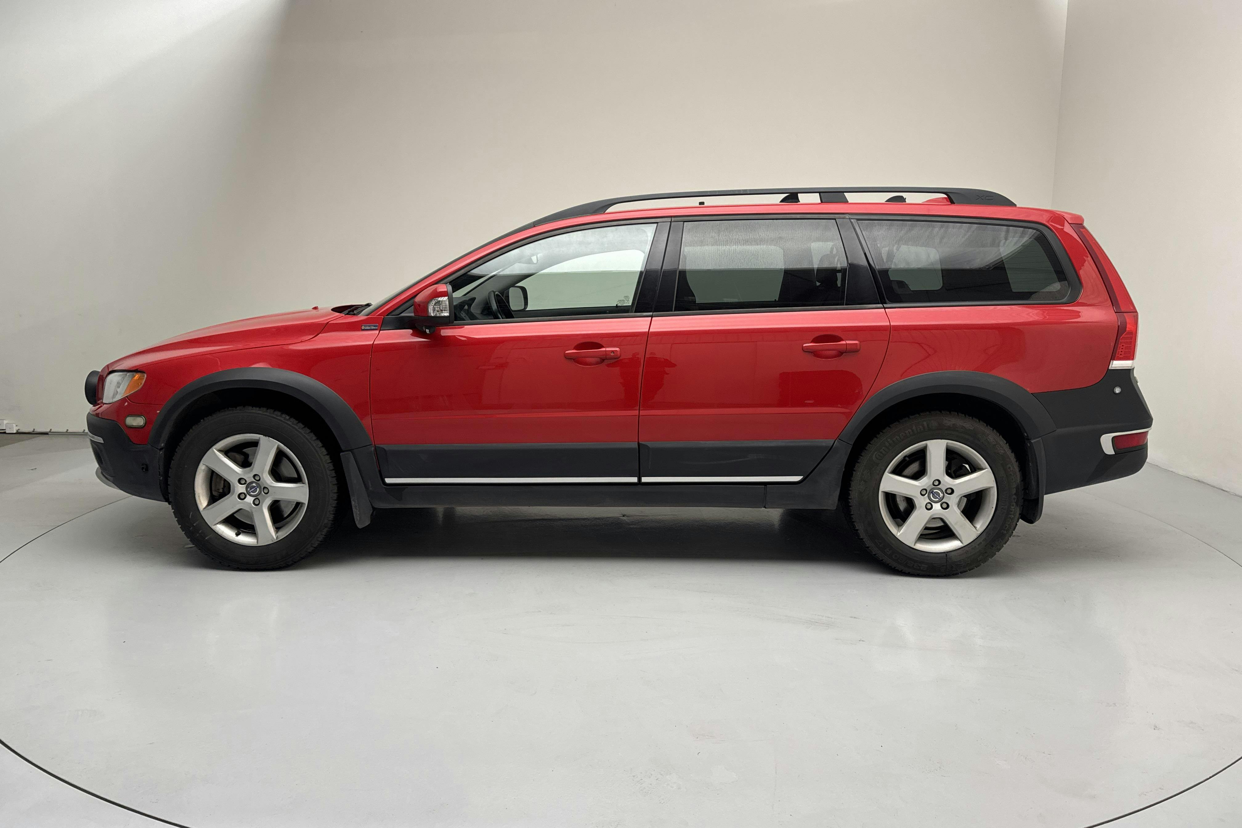 Presentationsfoto 2 av 14: Volvo XC70 II D5 AWD (215hk) - 17 265 mil - Automat - röd - 2014