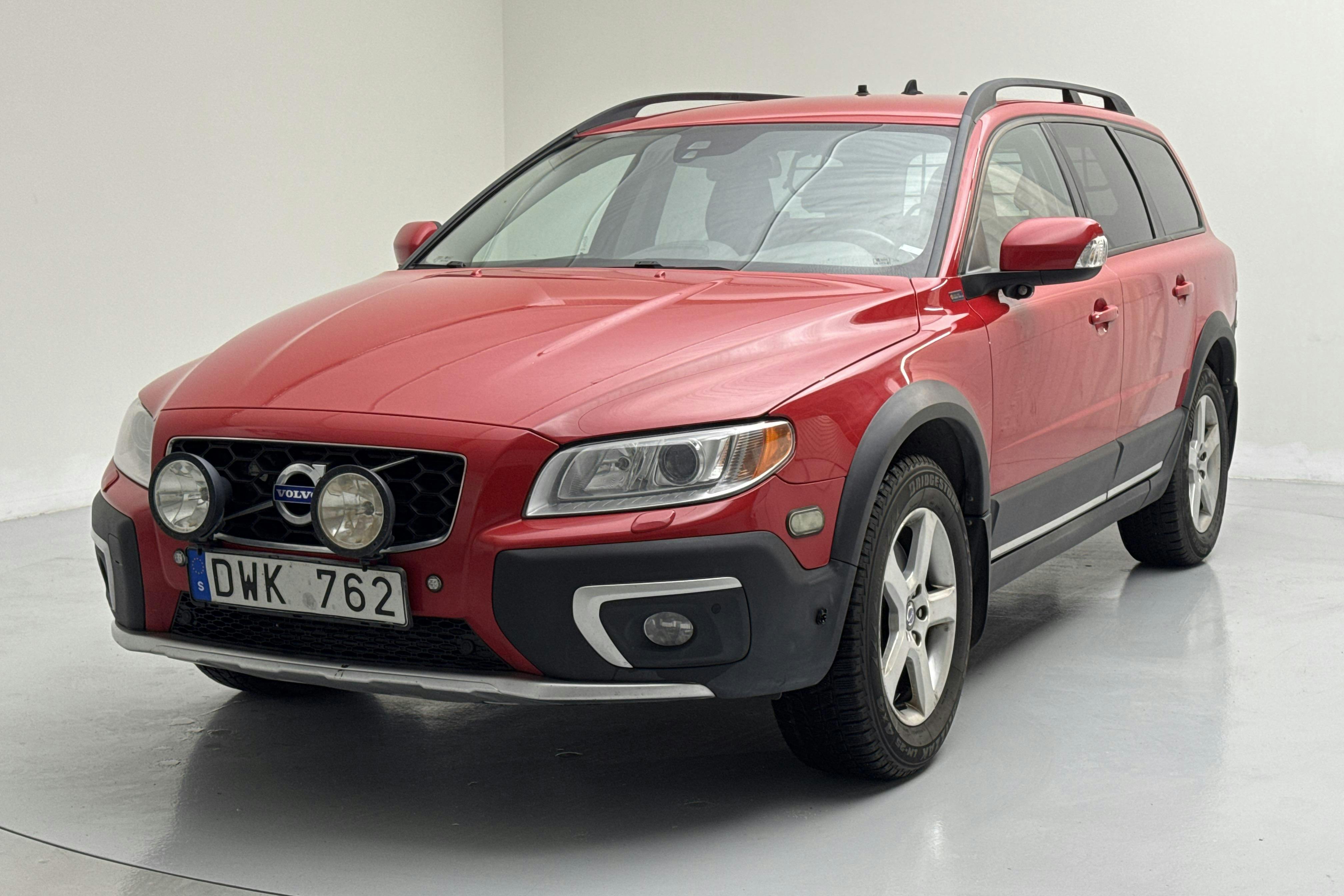 Presentationsfoto 1 av 14: Volvo XC70 II D5 AWD (215hk) - 17 265 mil - Automat - röd - 2014