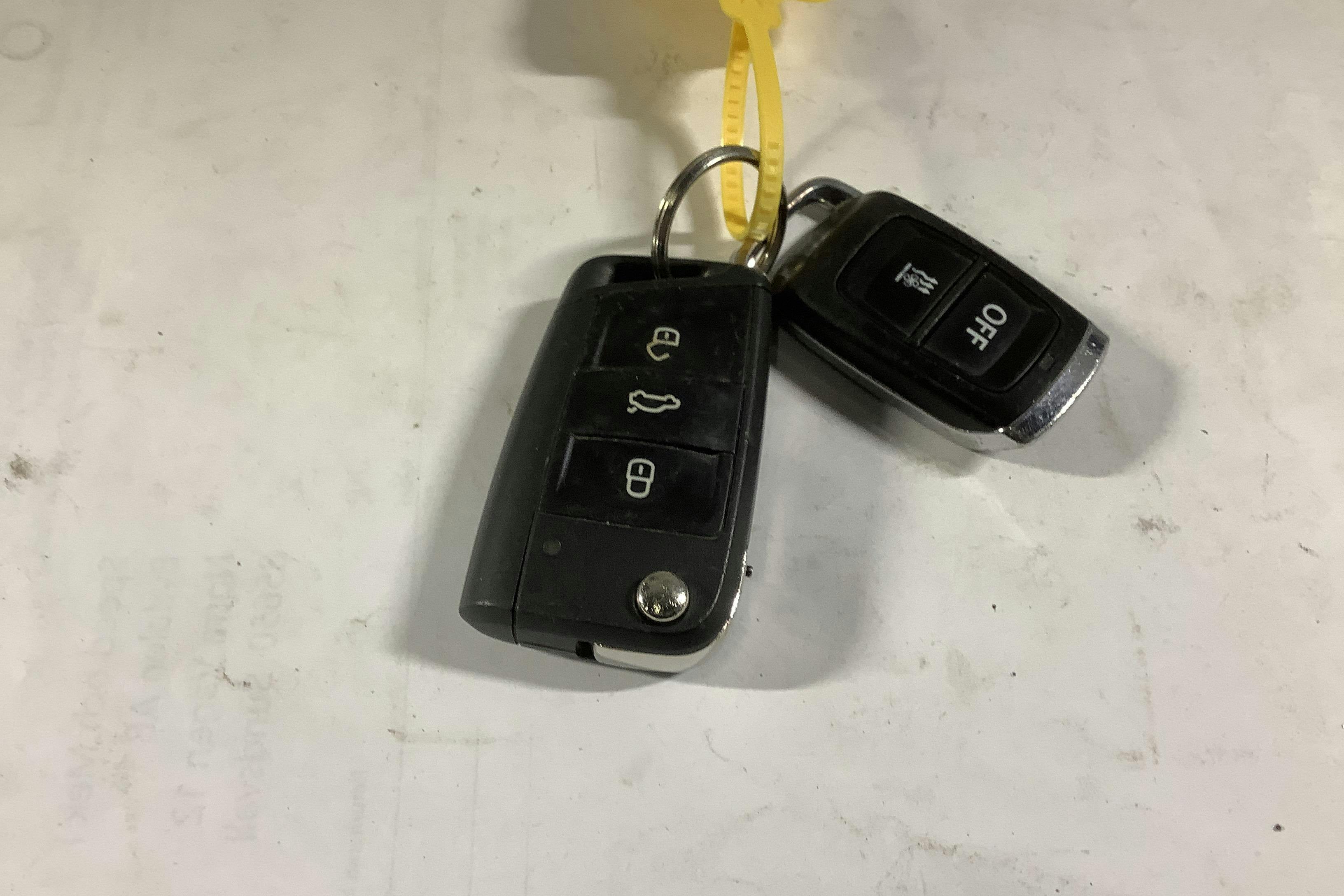 Præsentationsfoto 17 af 17: VW T-Roc 2.0 TDI 4MOTION (150hk) - 95 430 kilometer - Salgsautomat - Hvid - 2022