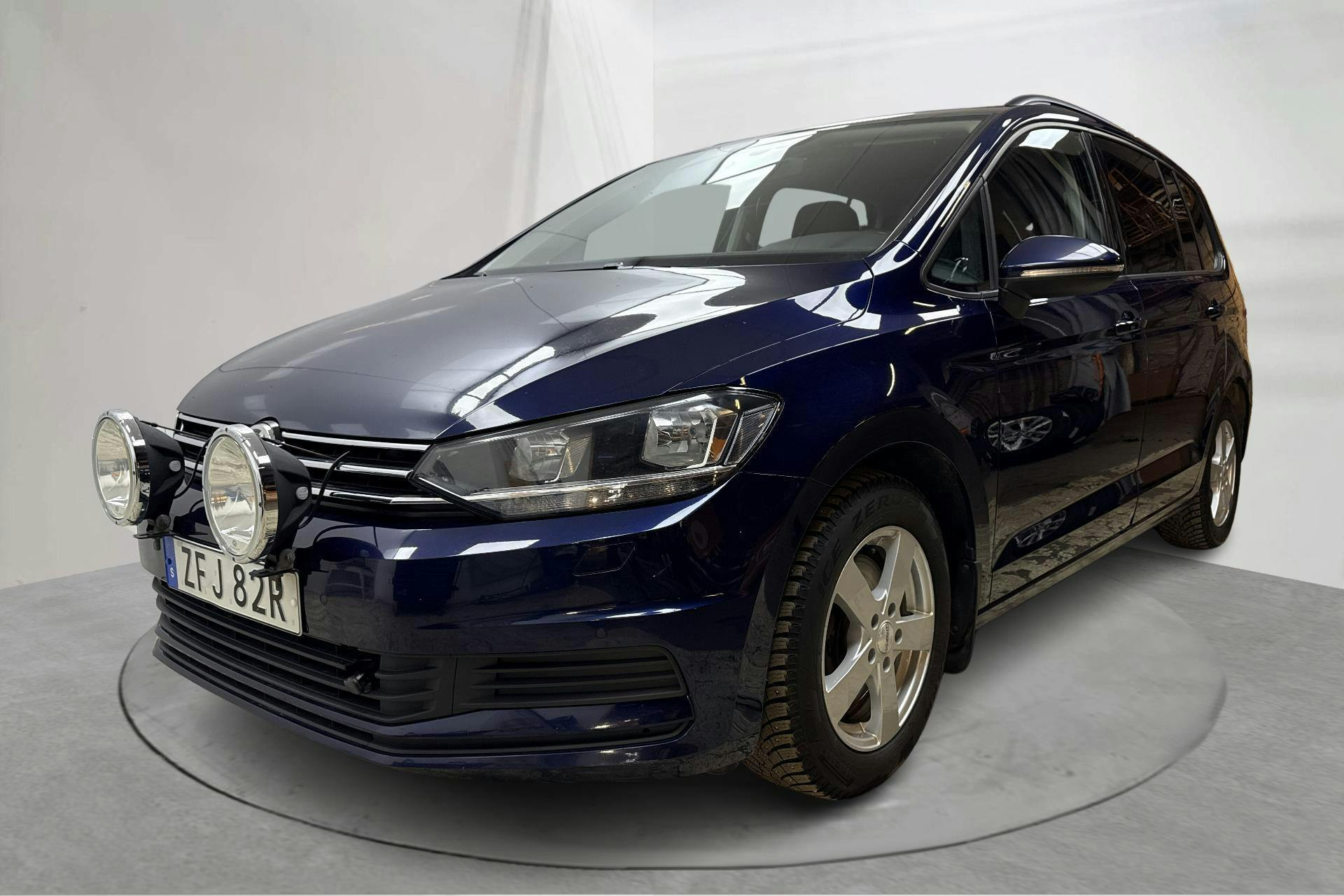 Presentationsfoto 1 av 17: VW Touran 1.6 TDI (115hk) - 9 404 mil - Automat - Dark Blue - 2019