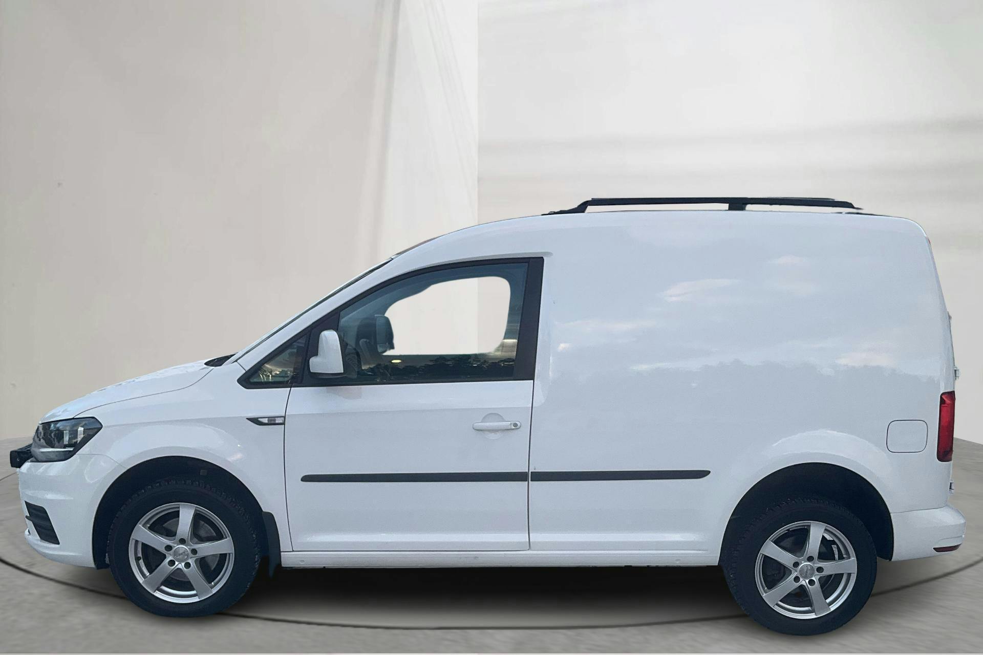 Præsentationsfoto 2 af 13: VW Caddy 2.0 TDI Skåp 4MOTION (122hk) - 119 120 kilometer - Manuel - Hvid - 2018