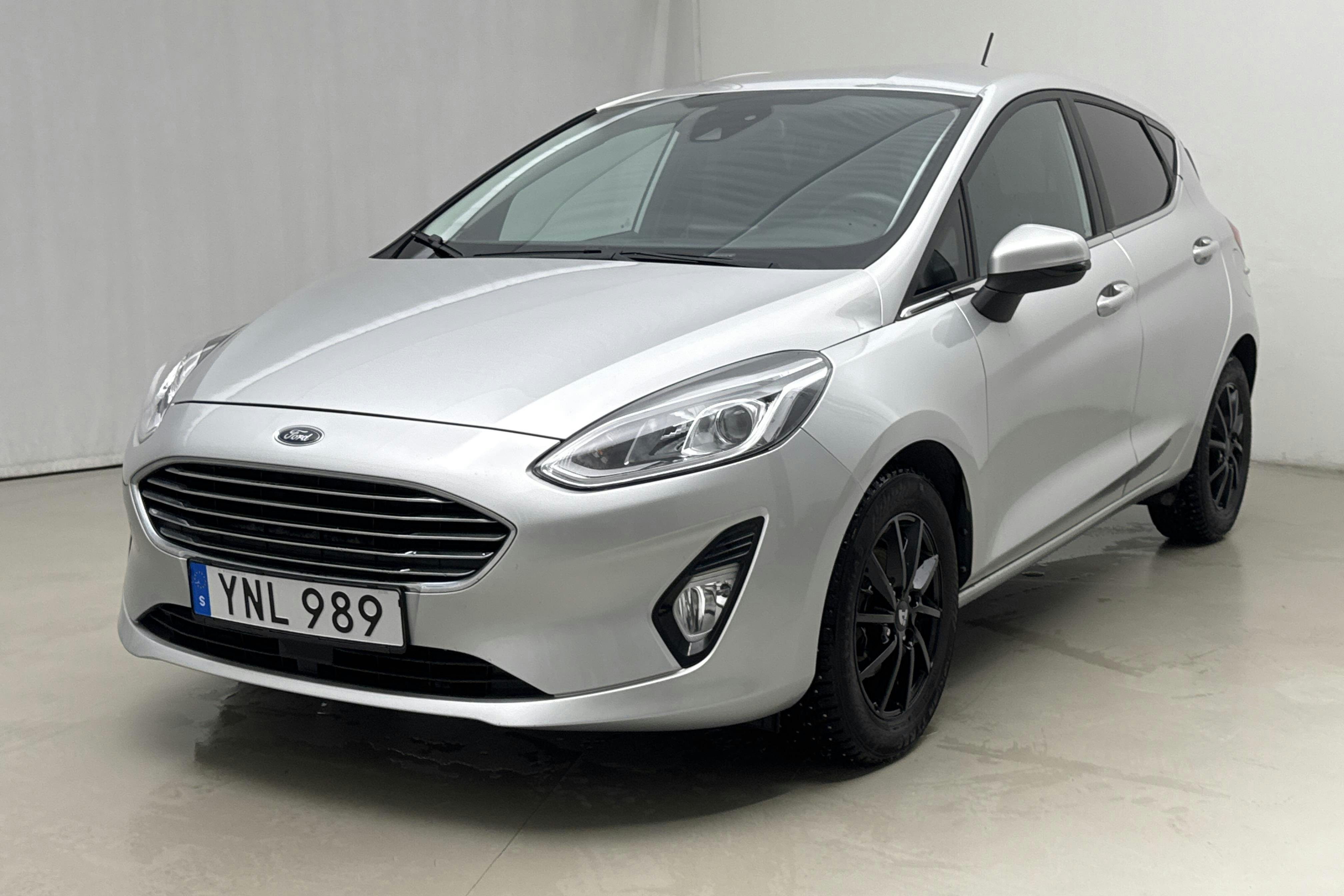 Zdjęcie prezentacyjne 1 z 15: Ford Fiesta 1.0T EcoBoost 5dr (100hk) - 102 870 km - Manualna - szary - 2017