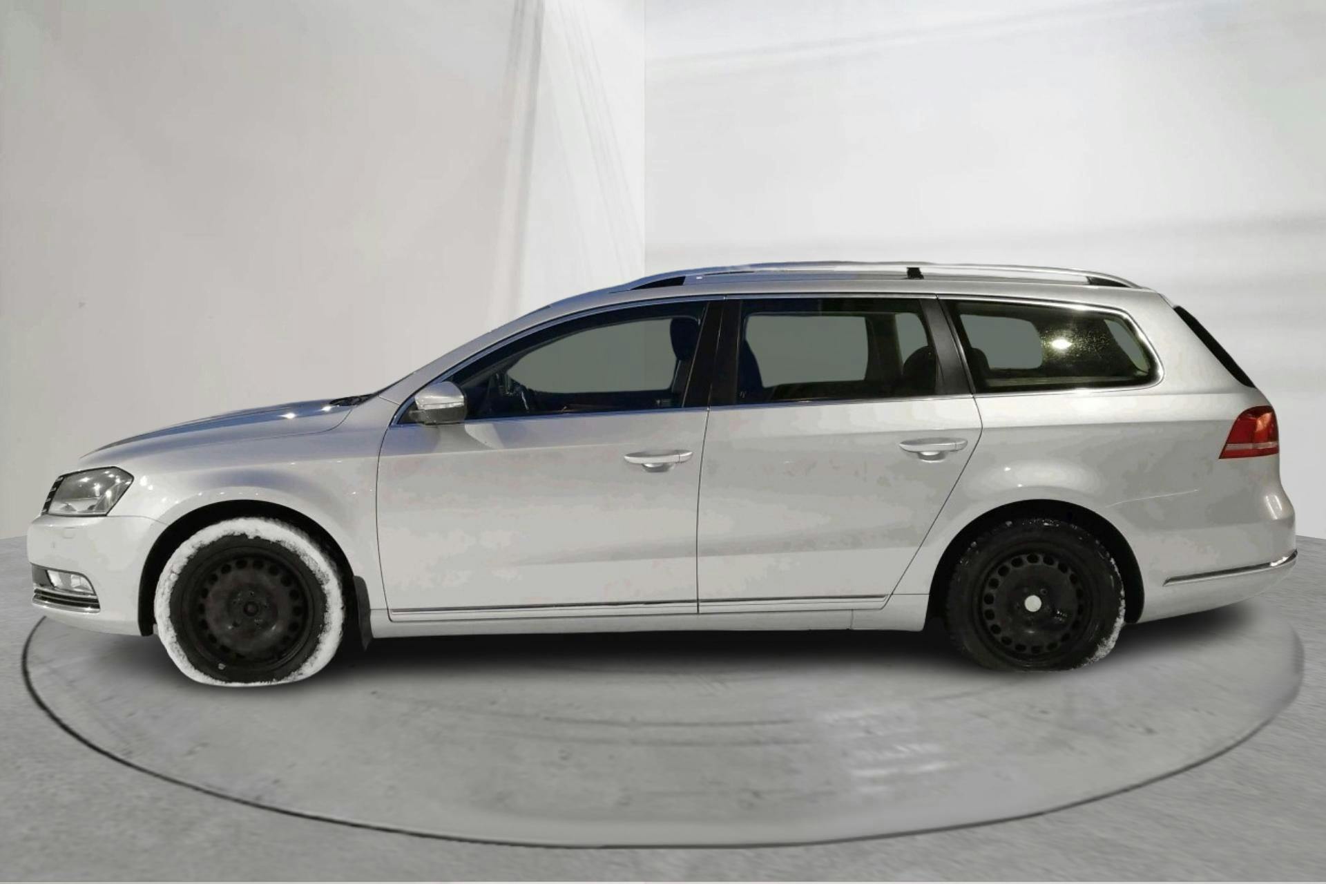 Presentationsfoto 2 av 13: VW Passat 1.4 TSI EcoFuel Variant (150hk) - 14 002 mil - Automat - silver - 2013