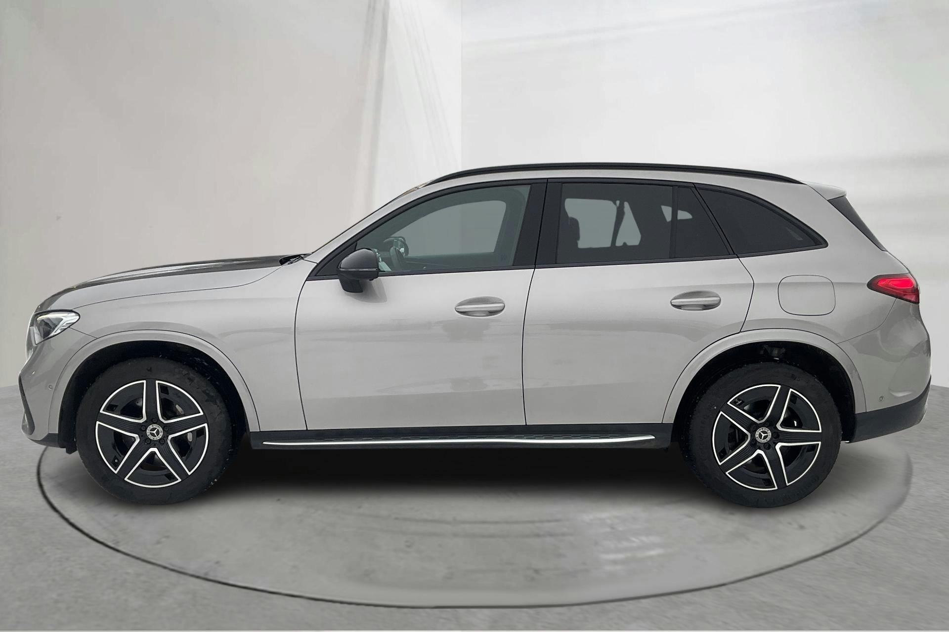 Presentationsfoto 2 av 19: Mercedes GLC 300 e 4MATIC X254 (313hk) - 3 239 mil - Automat - silver - 2024