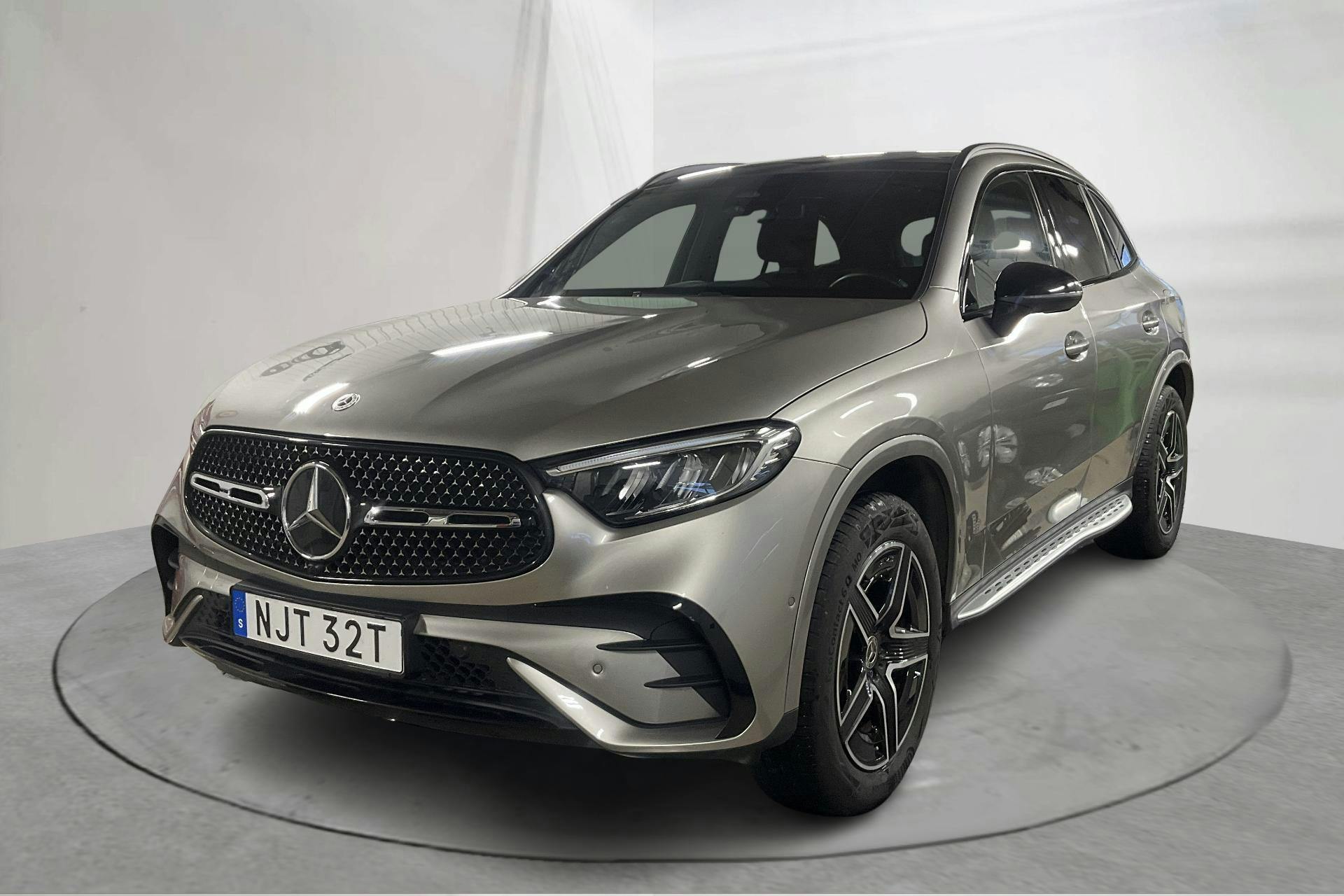 Presentationsfoto 1 av 19: Mercedes GLC 300 e 4MATIC X254 (313hk) - 3 239 mil - Automat - silver - 2024