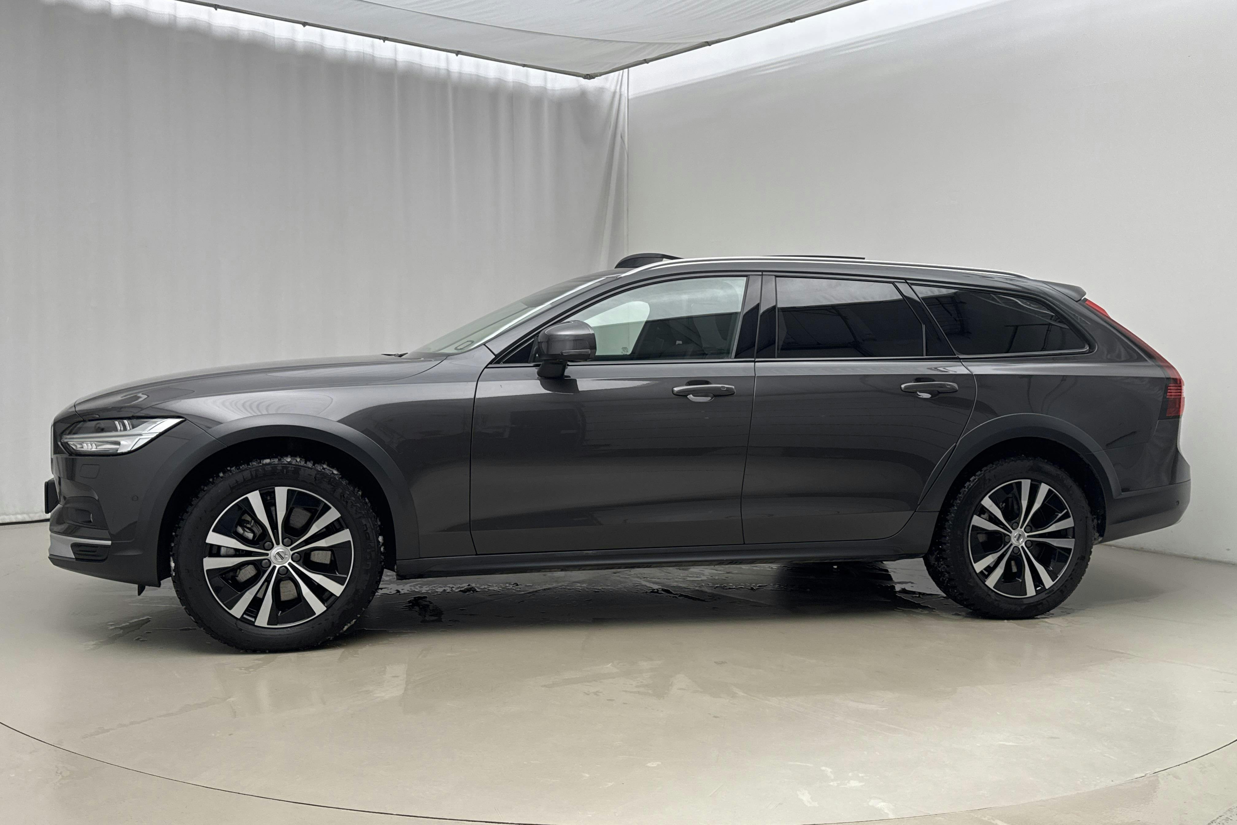 Presentation photo 2 of 26: Volvo V90 B5 Cross Country AWD Mildhybrid, Bensin (250hk) - 30 970 km - Automatic - gray - 2024