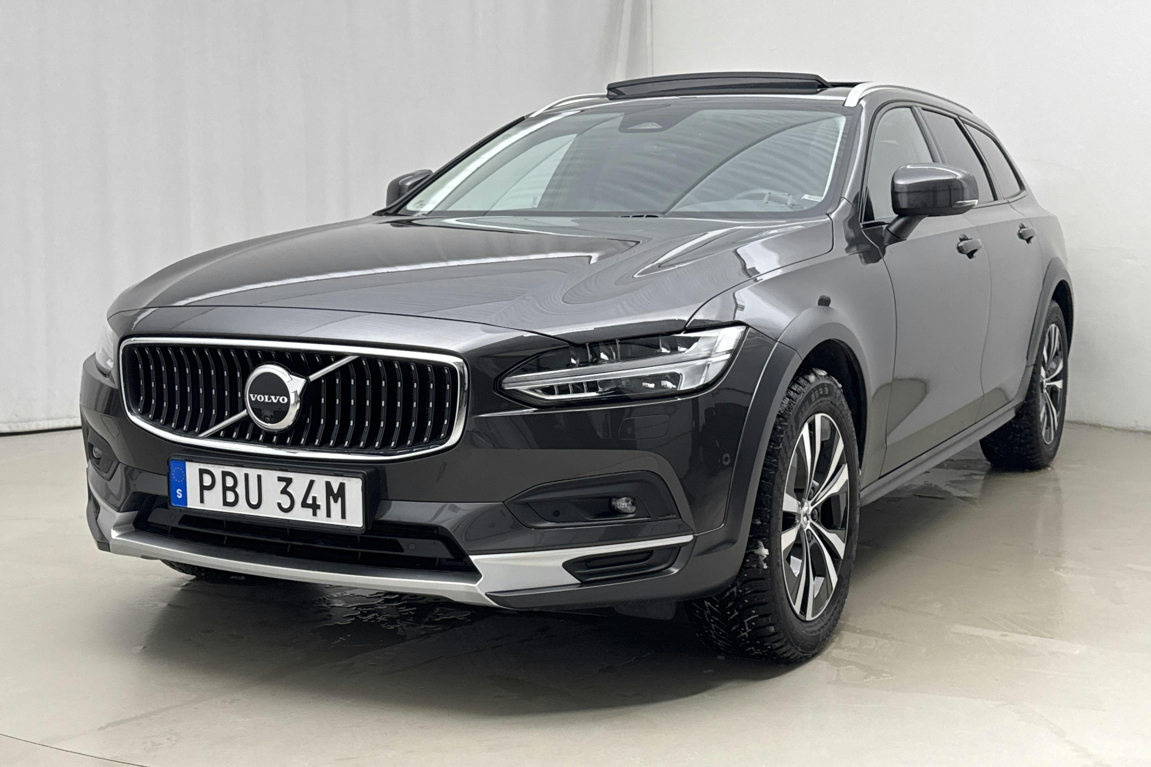 Presentation photo 1 of 26: Volvo V90 B5 Cross Country AWD Mildhybrid, Bensin (250hk) - 30 970 km - Automatic - gray - 2024