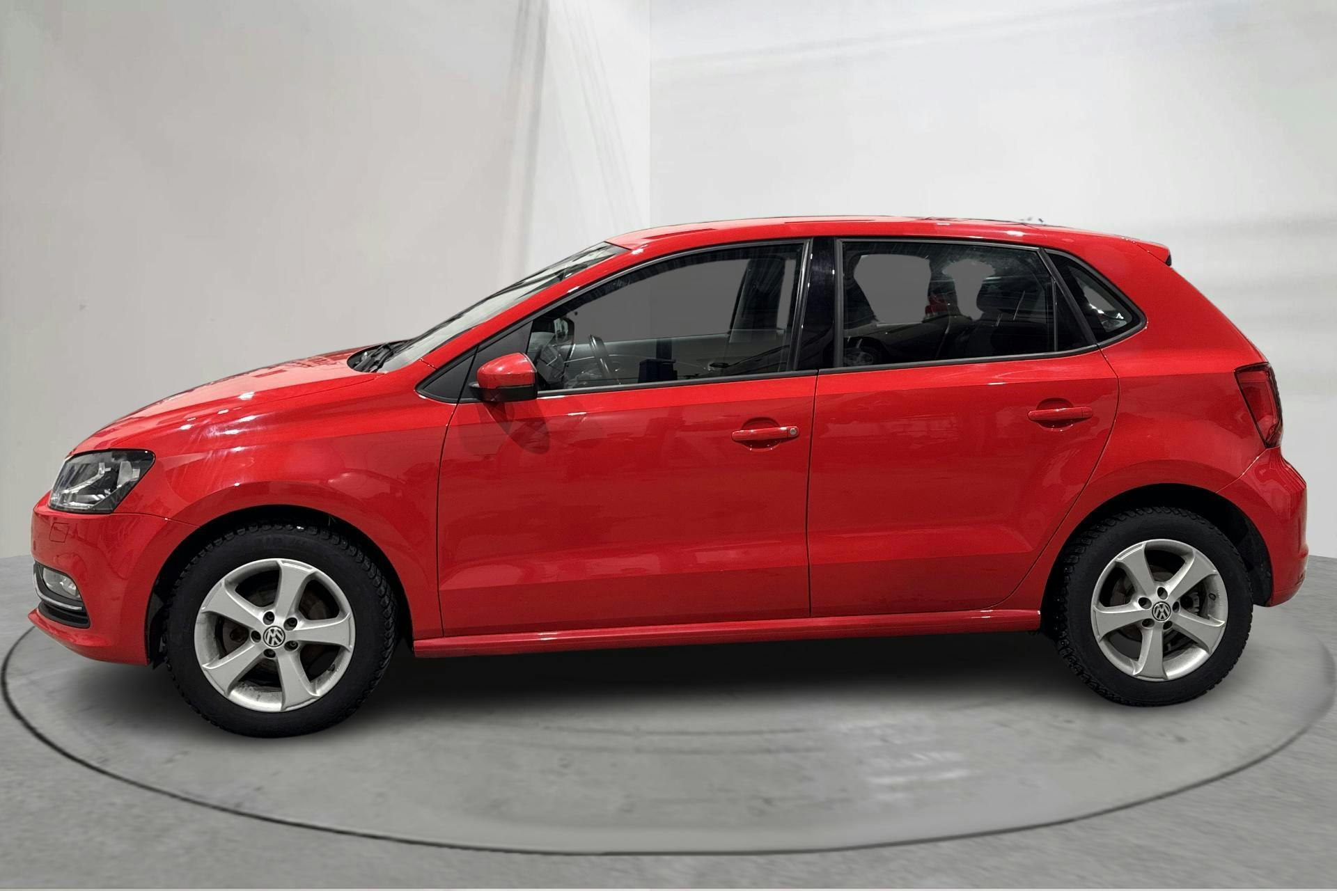 Presentationsfoto 2 av 12: VW Polo 1.2 TSI 5dr (90hk) - 12 954 mil - Manuell - röd - 2017